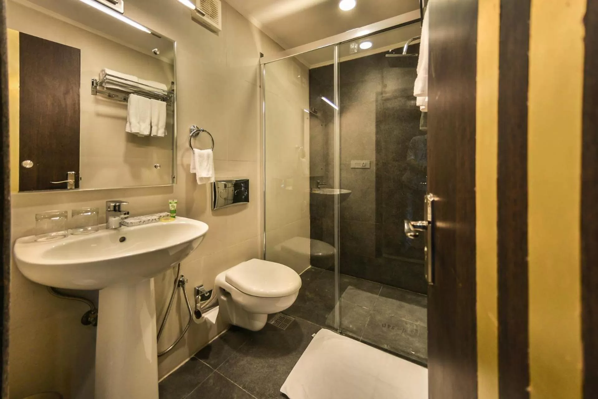Bathroom in Royal Hillton Pahalgam