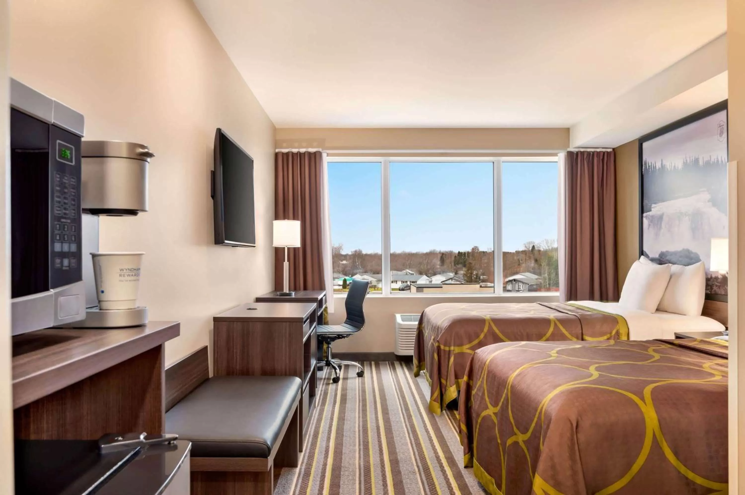 Photo of the whole room, Bed in Super 8 by Wyndham Thompson