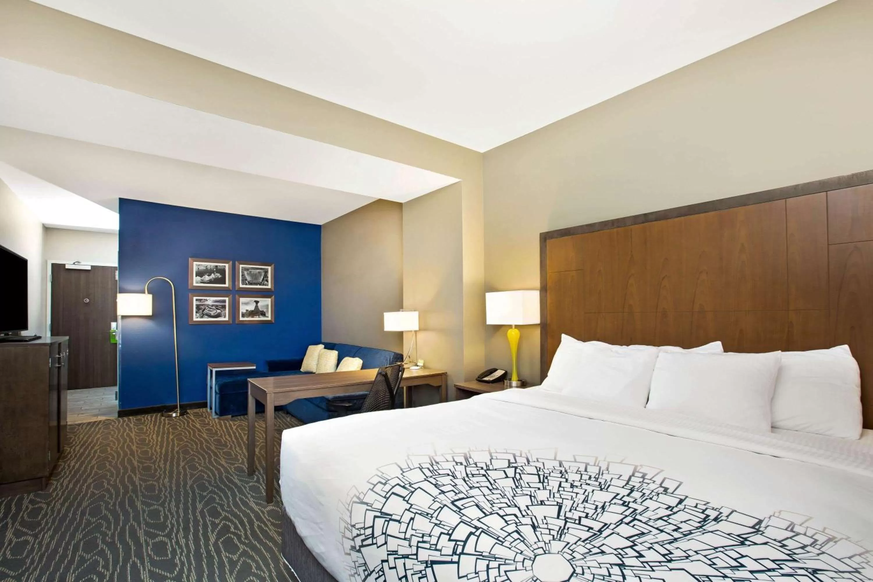 Photo of the whole room, Bed in La Quinta by Wyndham Page at Lake Powell