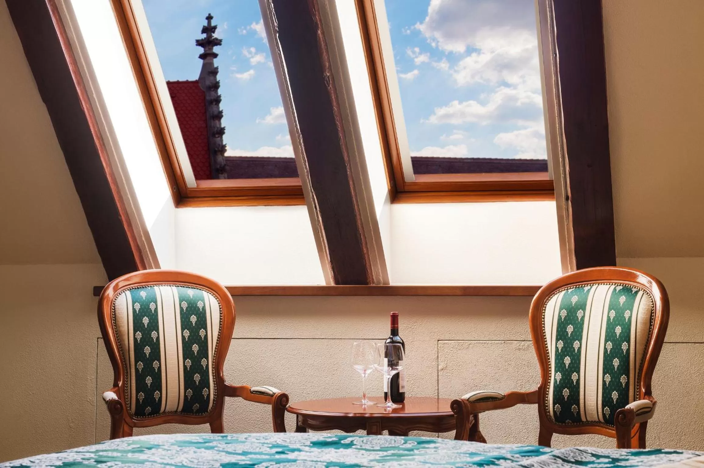 Alcoholic drinks, Bed in Arcadia Boutique Hotel