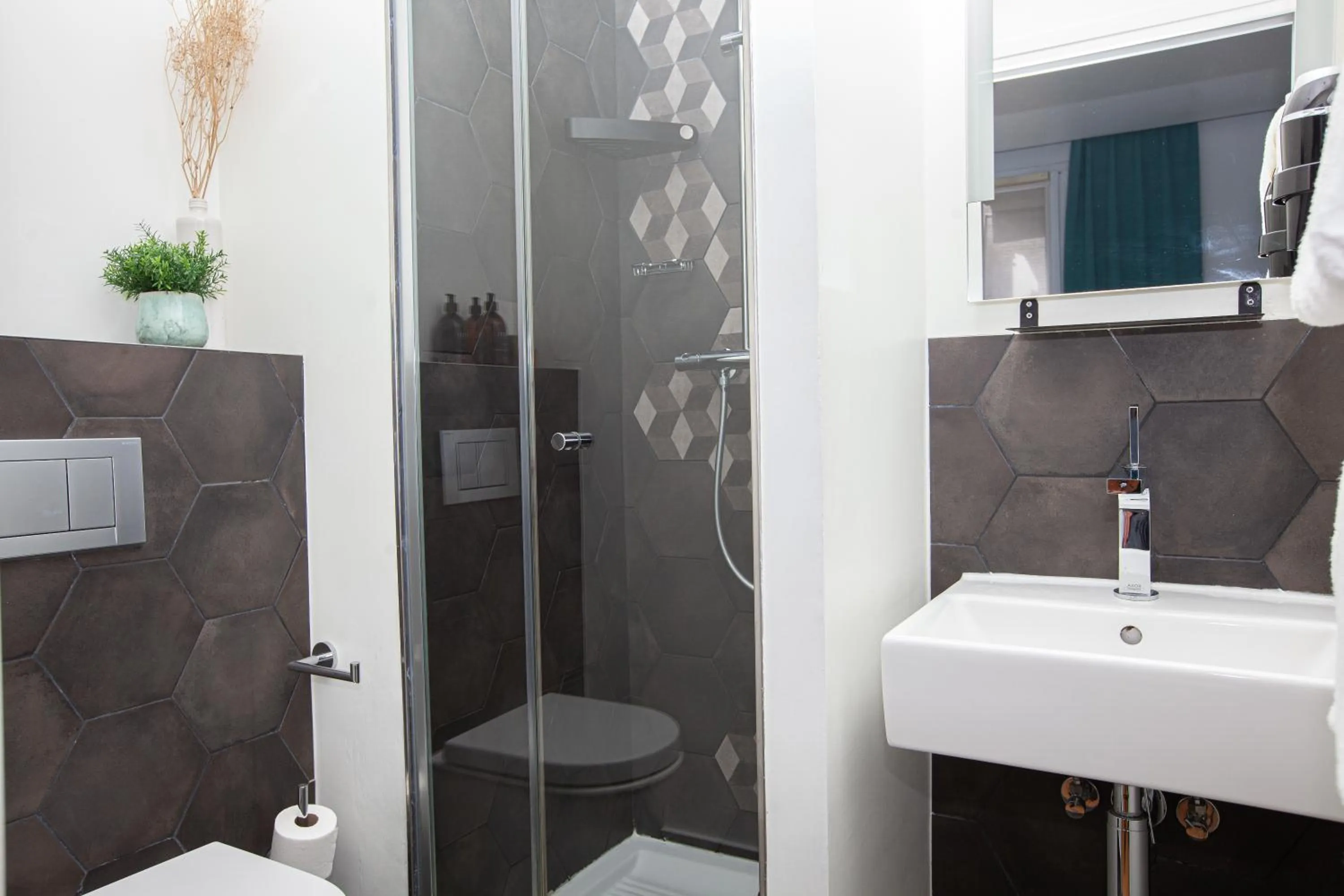 Bathroom in Hôtel Vendome Saint-Germain