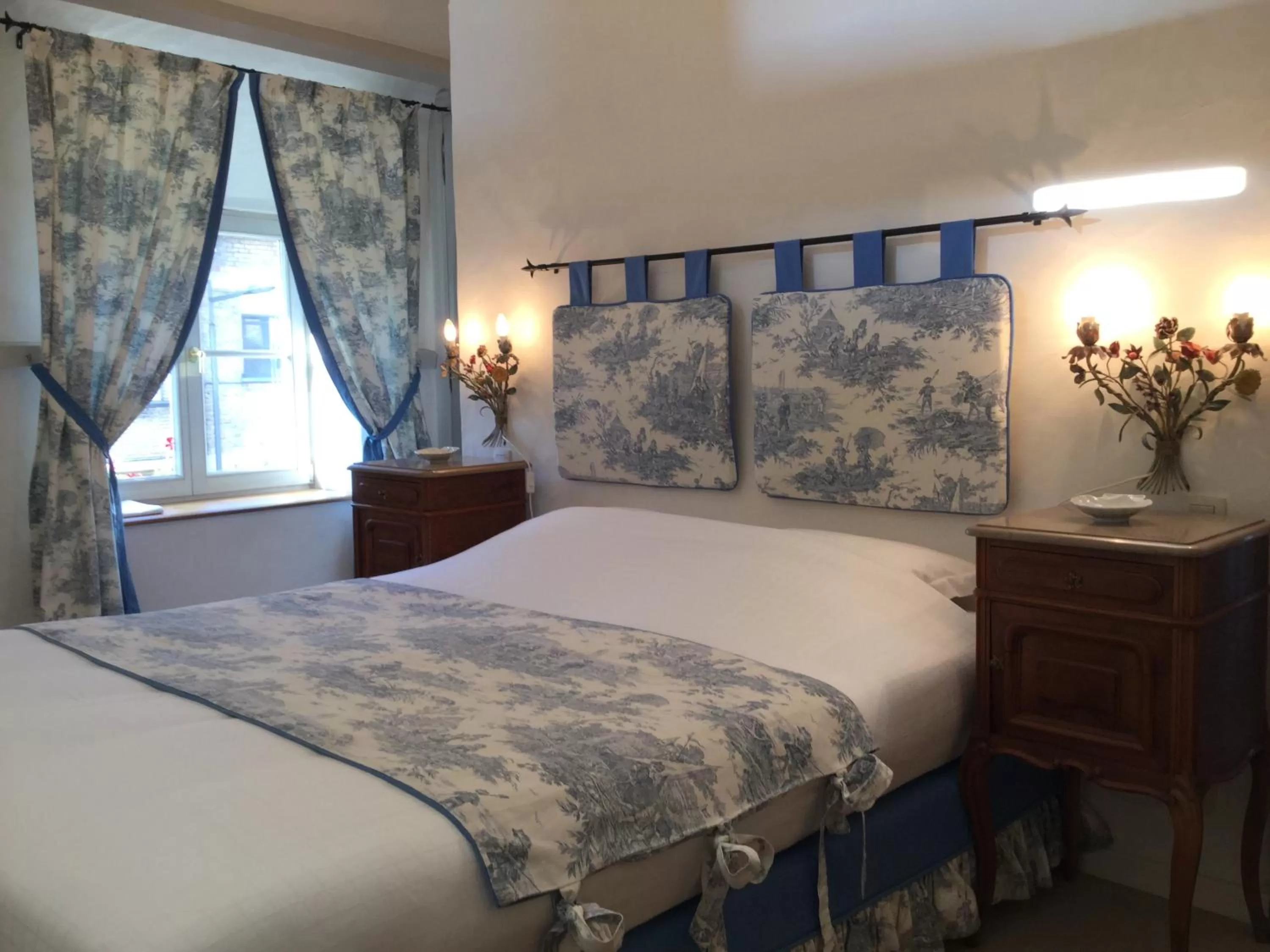 Photo of the whole room, Bed in B&B Auberge De Klasse