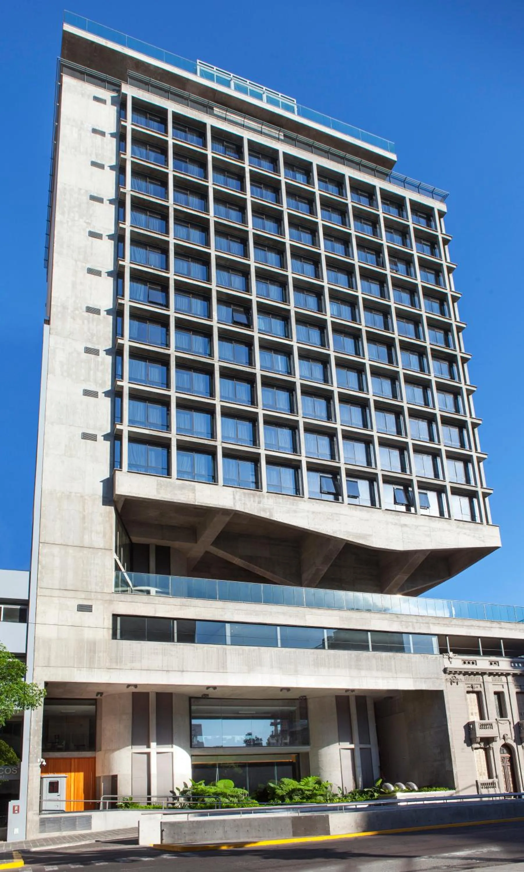 Property building in Grand Brizo La Plata