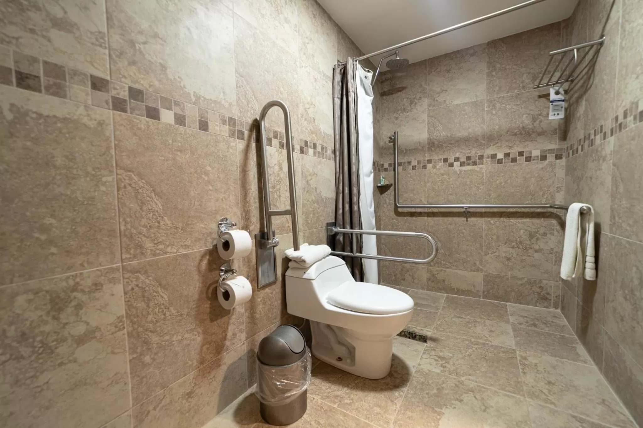 Shower in TRYP by Wyndham Guayaquil Airport
