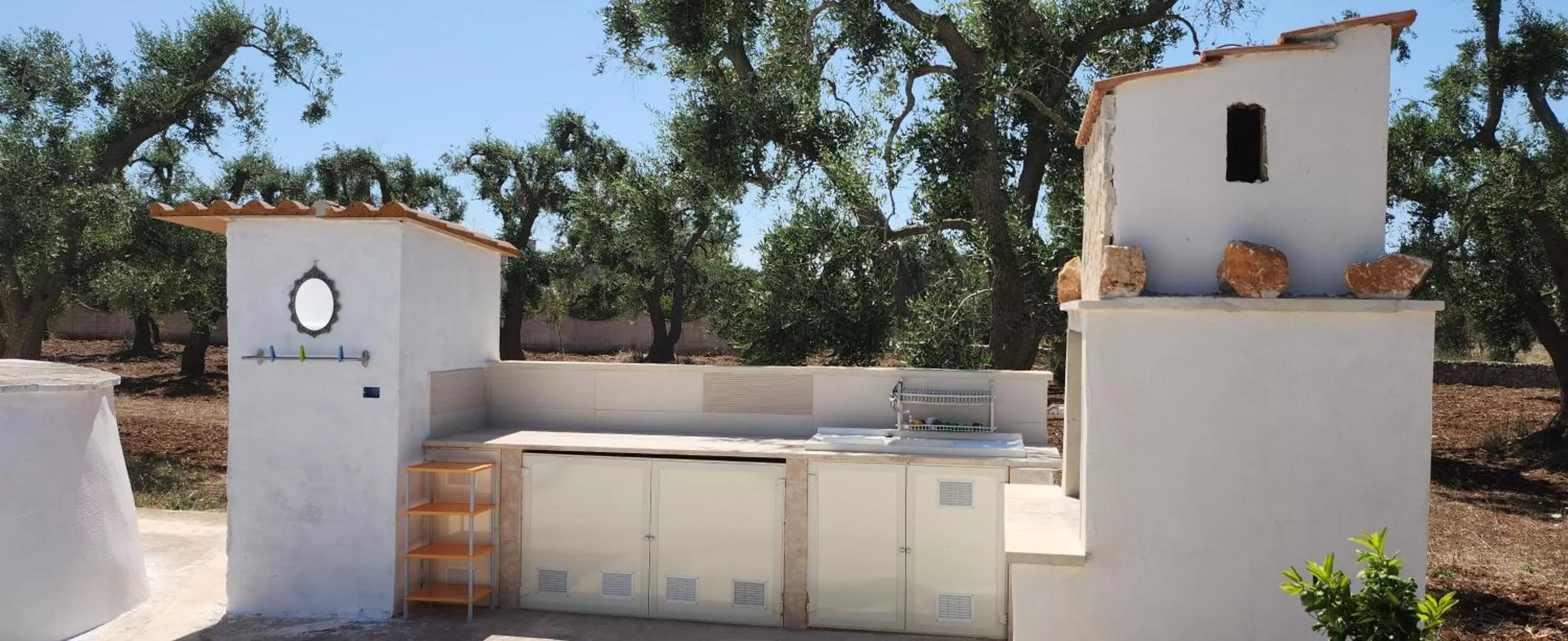 Shower, BBQ Facilities in TRULLO CARMEN