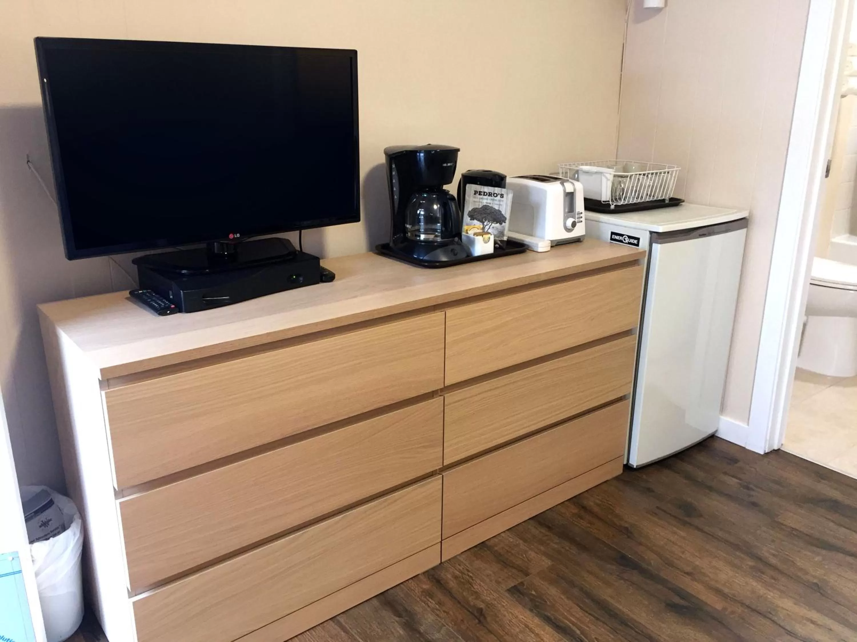 Communal lounge/ TV room in The Hitching Post Motel