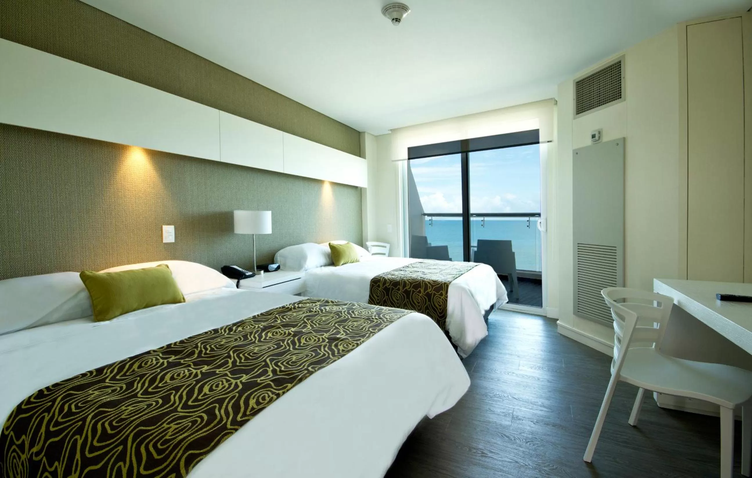 Photo of the whole room, Bed in GHL Corales de Indias