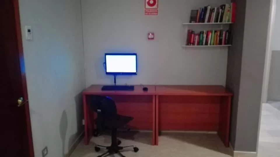 Communal lounge/ TV room in Hotel Inglés