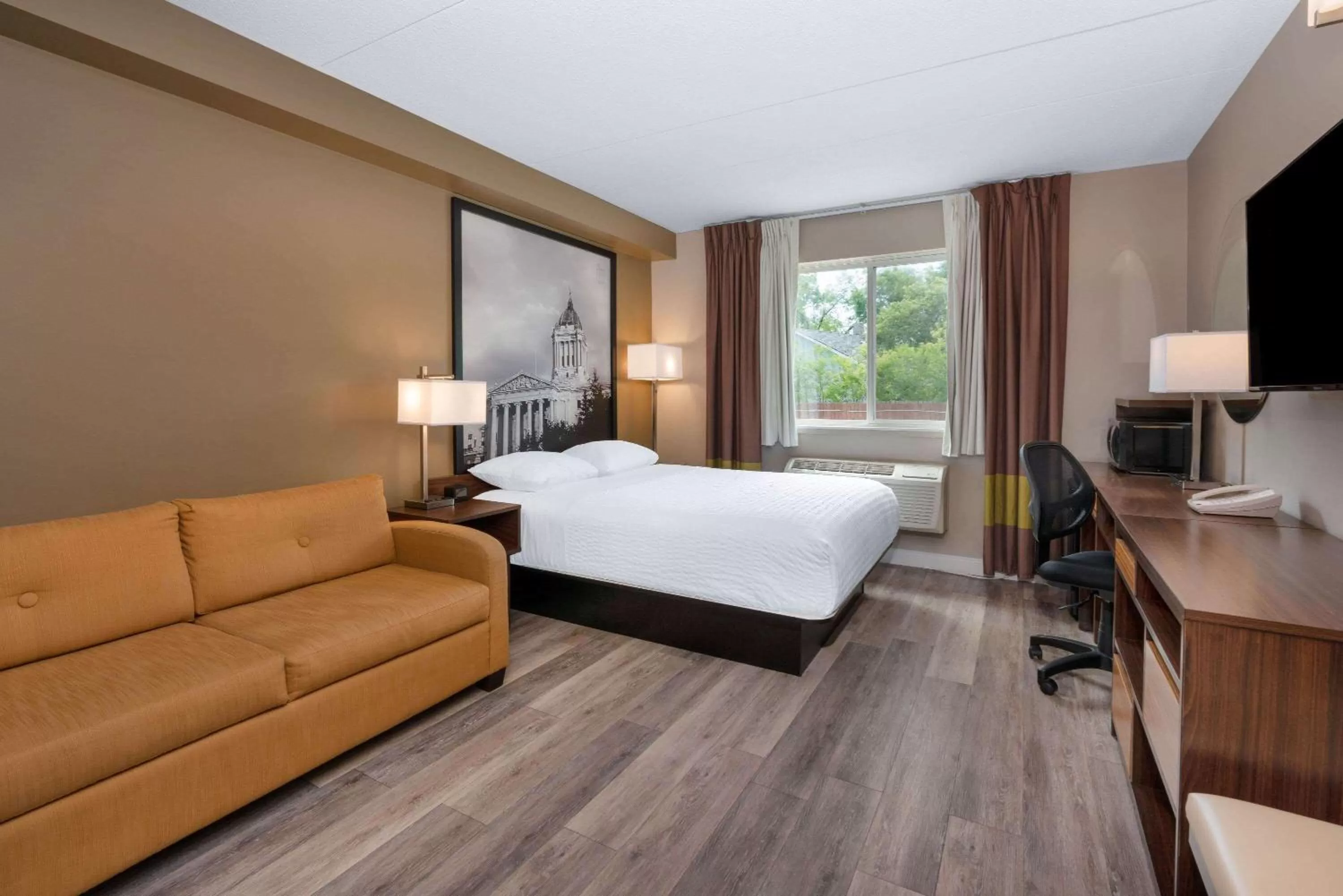Photo of the whole room, Bed in Super 8 by Wyndham Winnipeg West