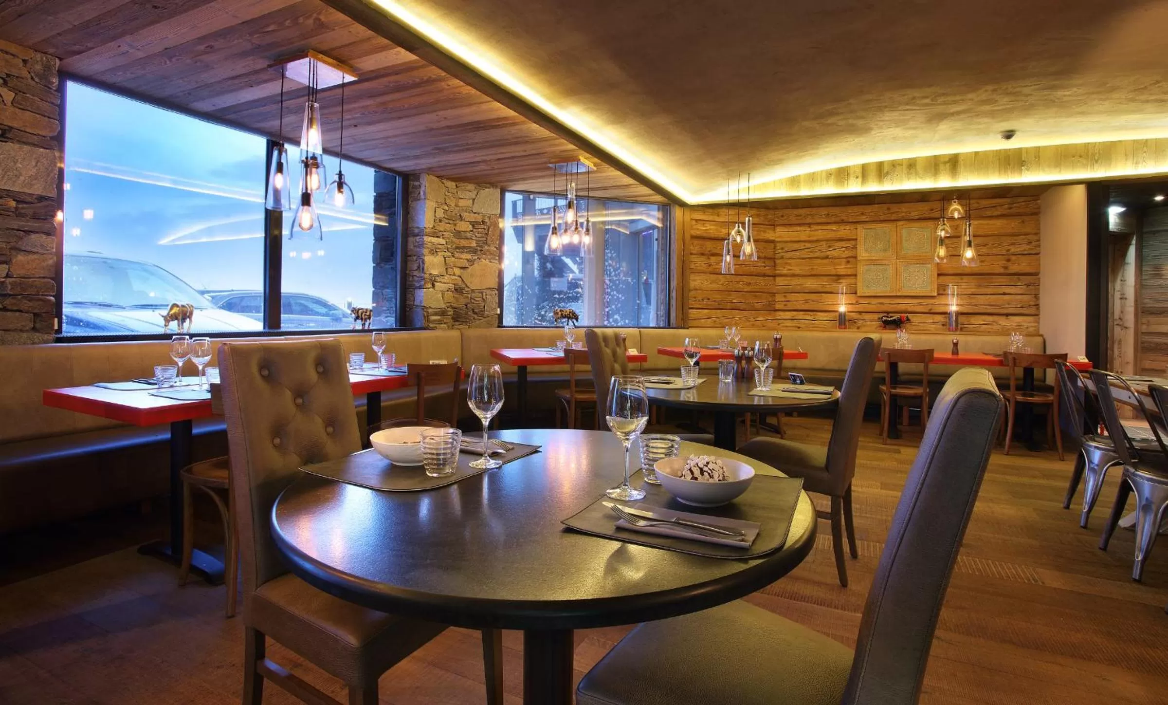 Restaurant/places to eat in Hôtel Koh-I Nor by Les Etincelles