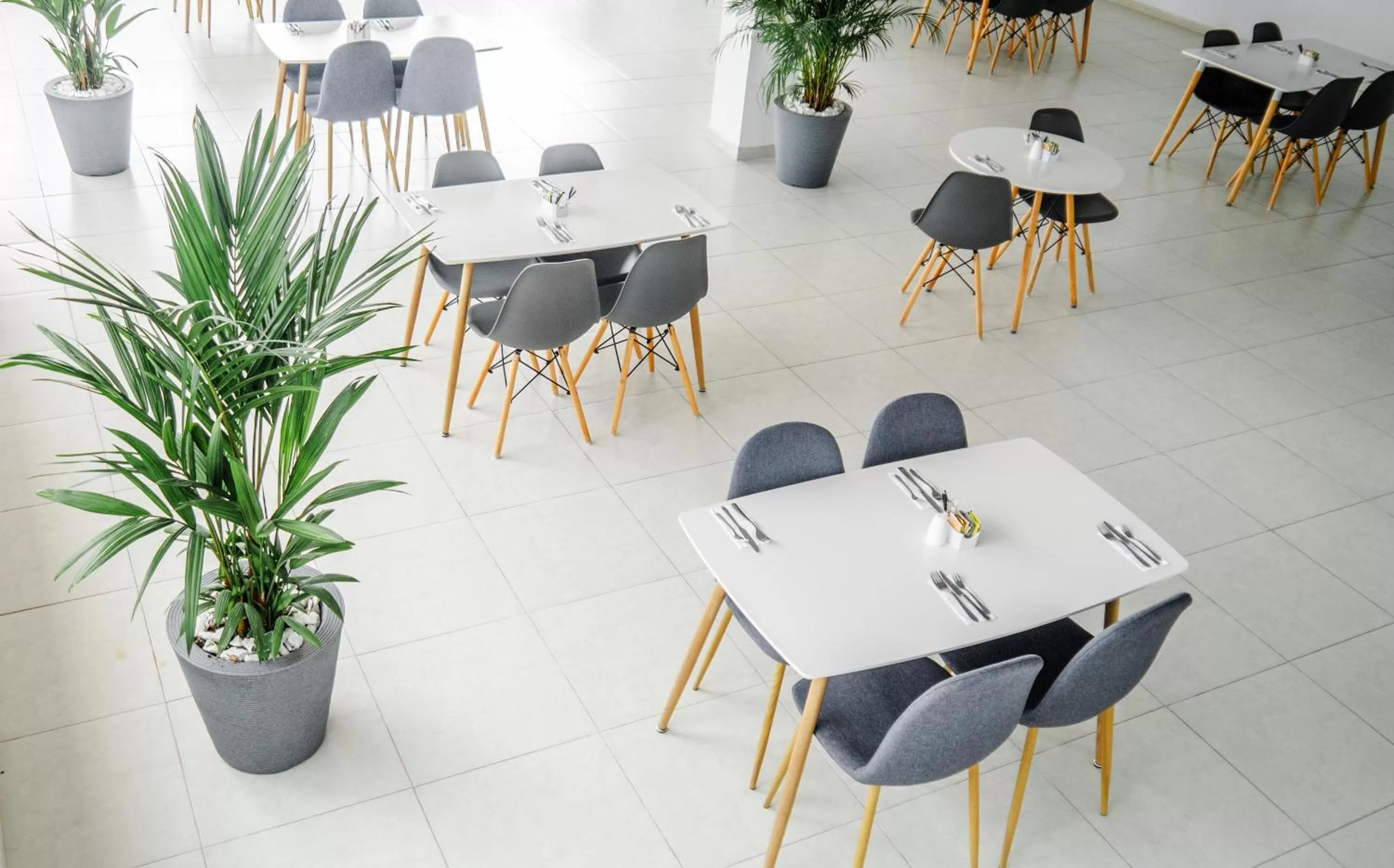 Restaurant/Places to Eat in Hotel Le Falep