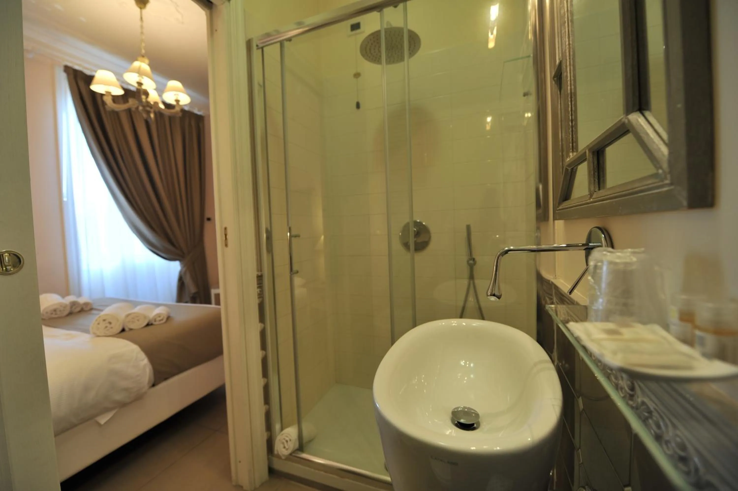 Bathroom, Bed in Villa Zaccardi
