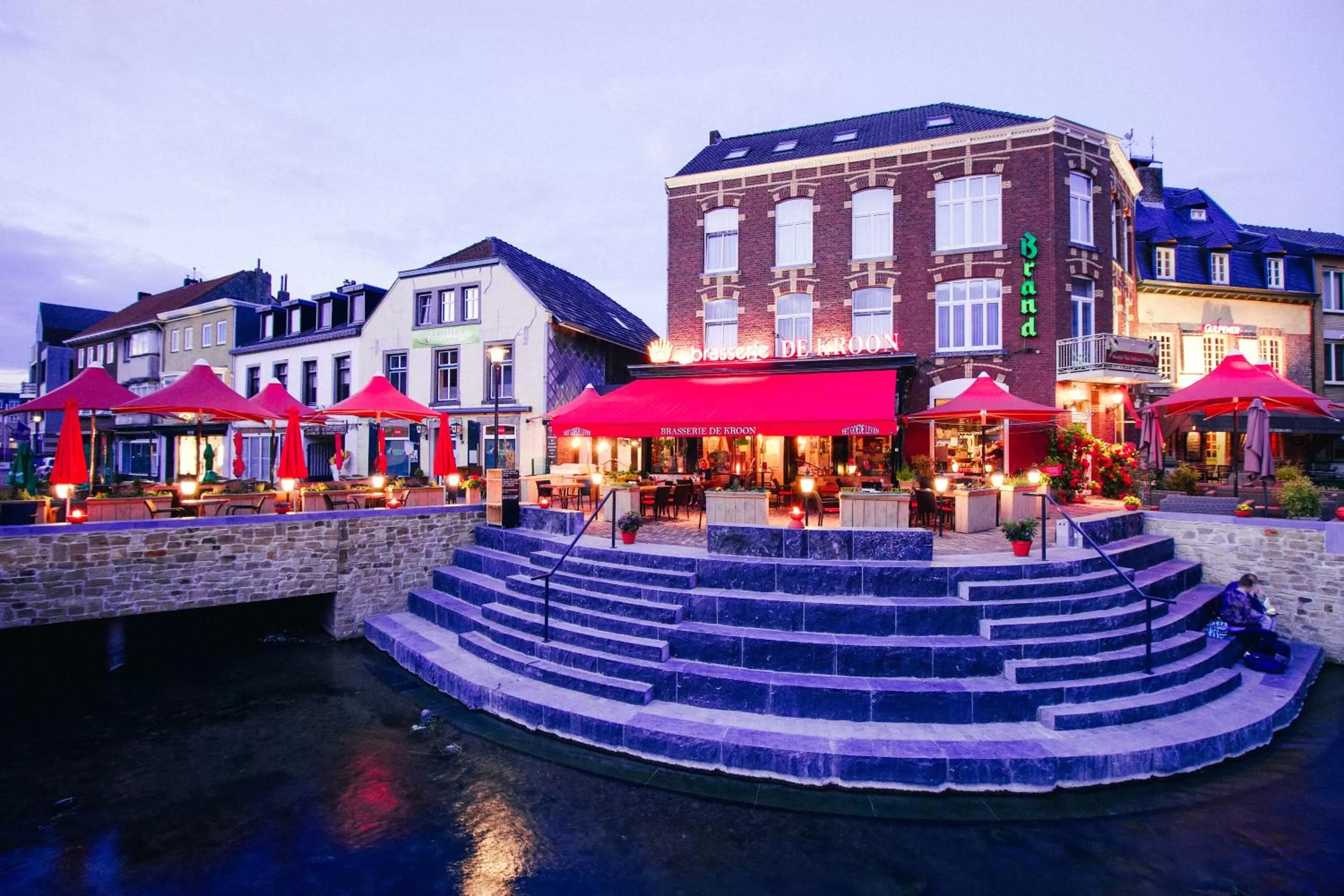 Property building in Hotel Brasserie de Kroon