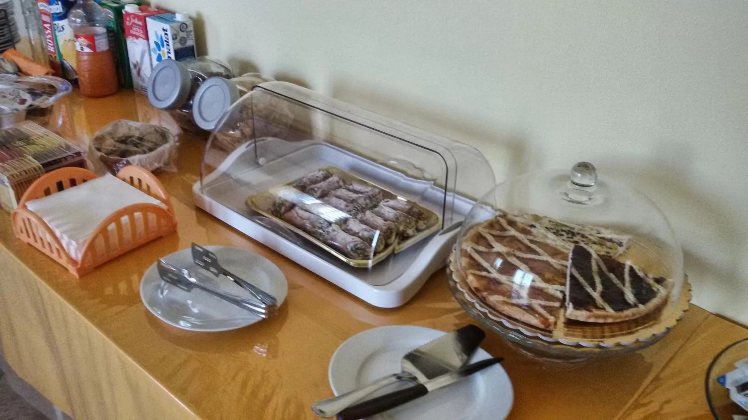 Buffet breakfast in Kosmos