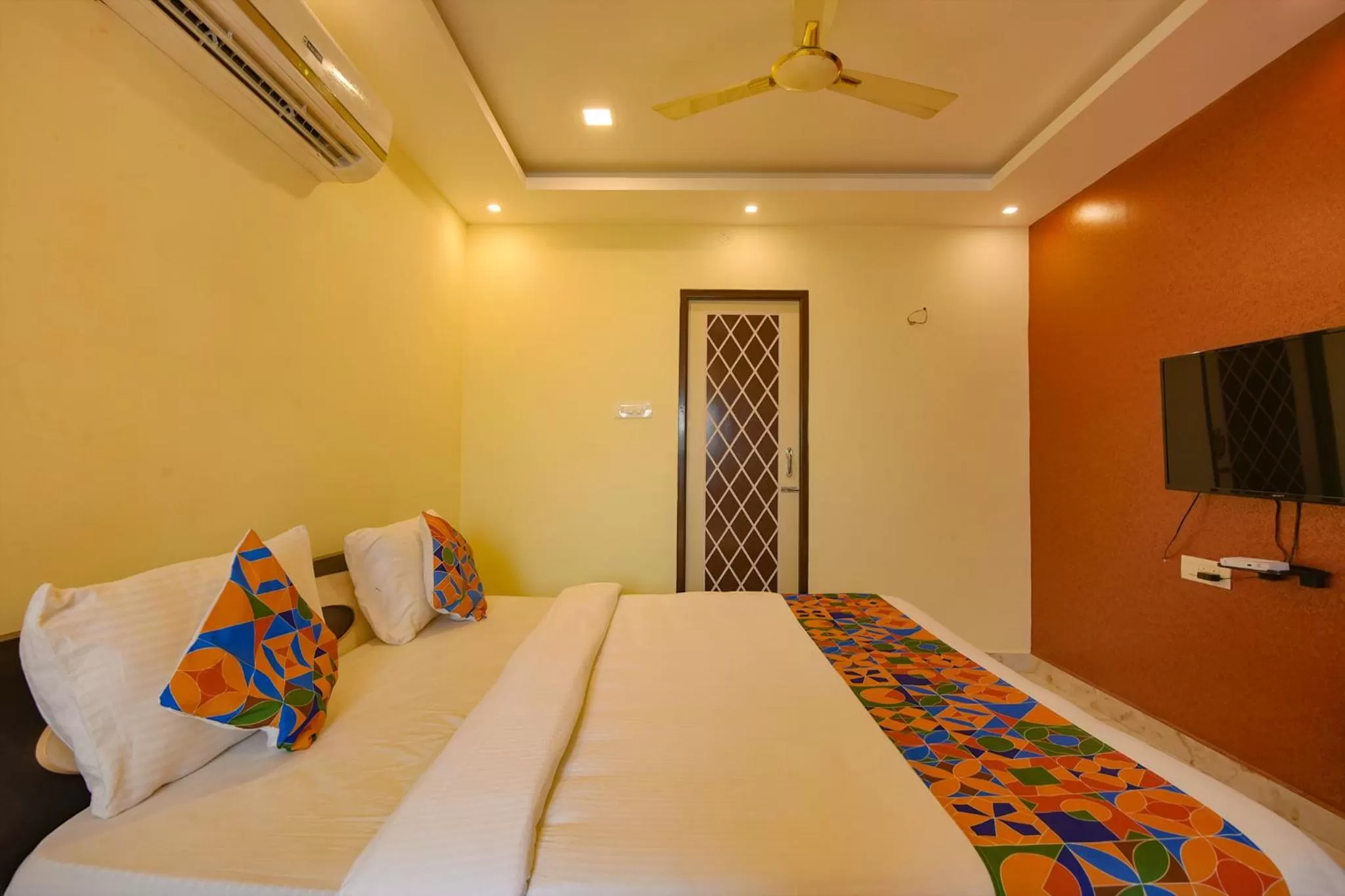 Bed in FabHotel The Fortune Inn