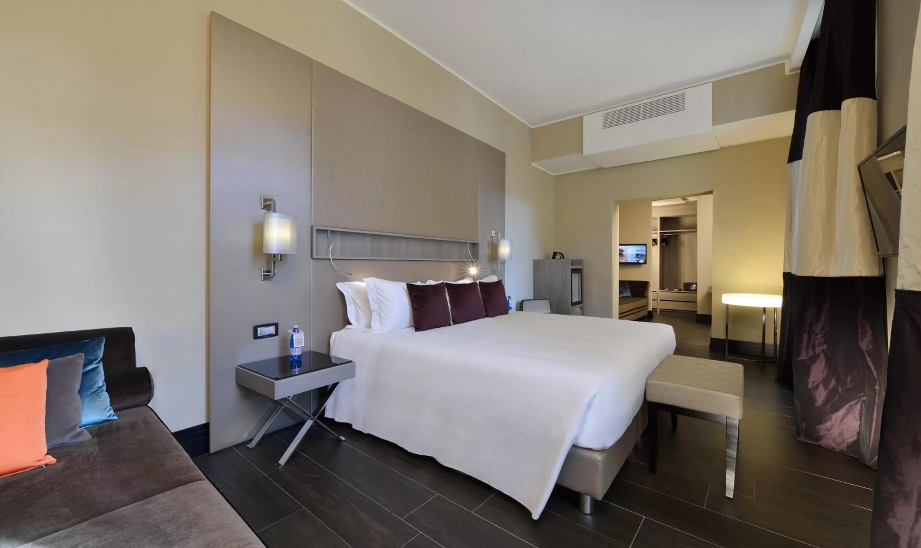 Bed in Rome Life Hotel