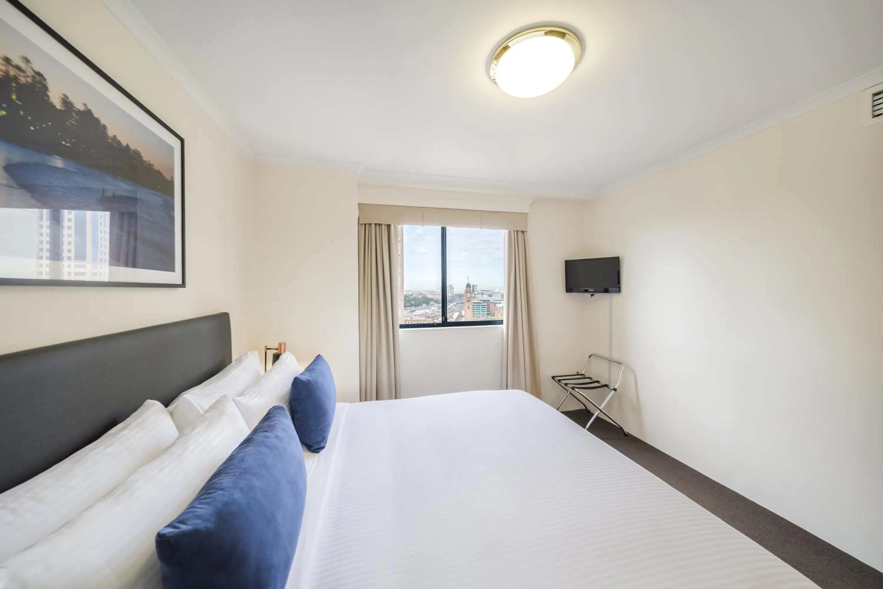 Bed in Oaks Sydney Castlereagh Suites