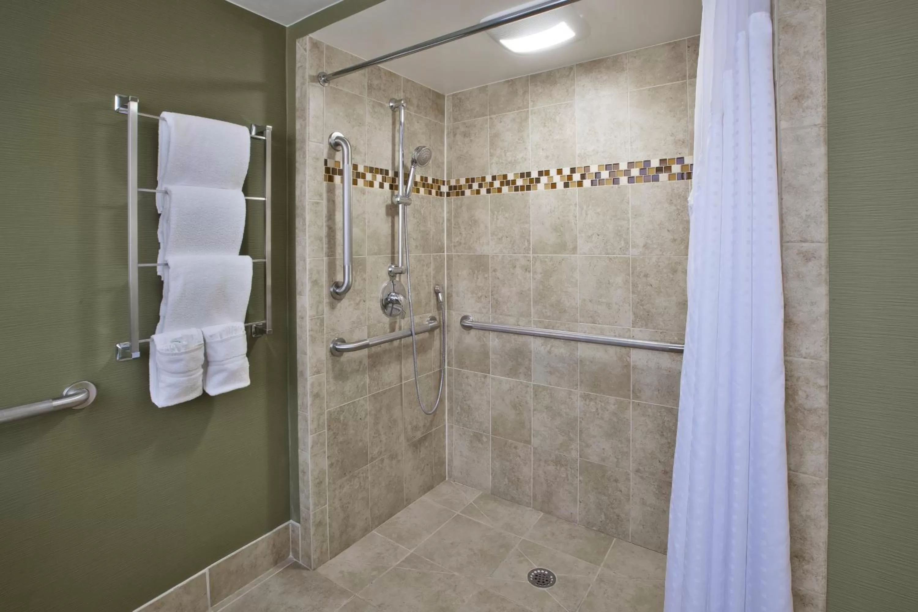 Bathroom in Holiday Inn Columbus Dwtn-Capitol Square by IHG