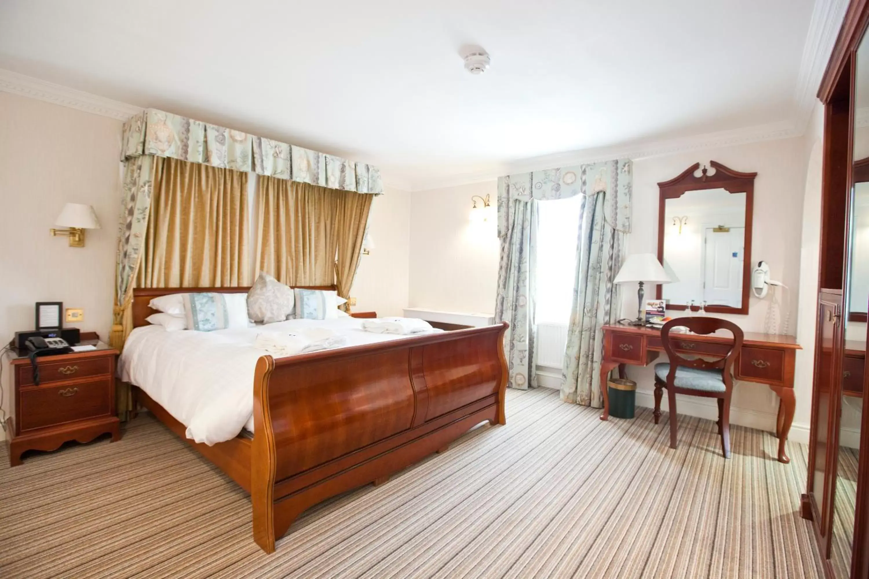 Executive Suite in Marygreen Manor Executive Suite in Marygreen Manor