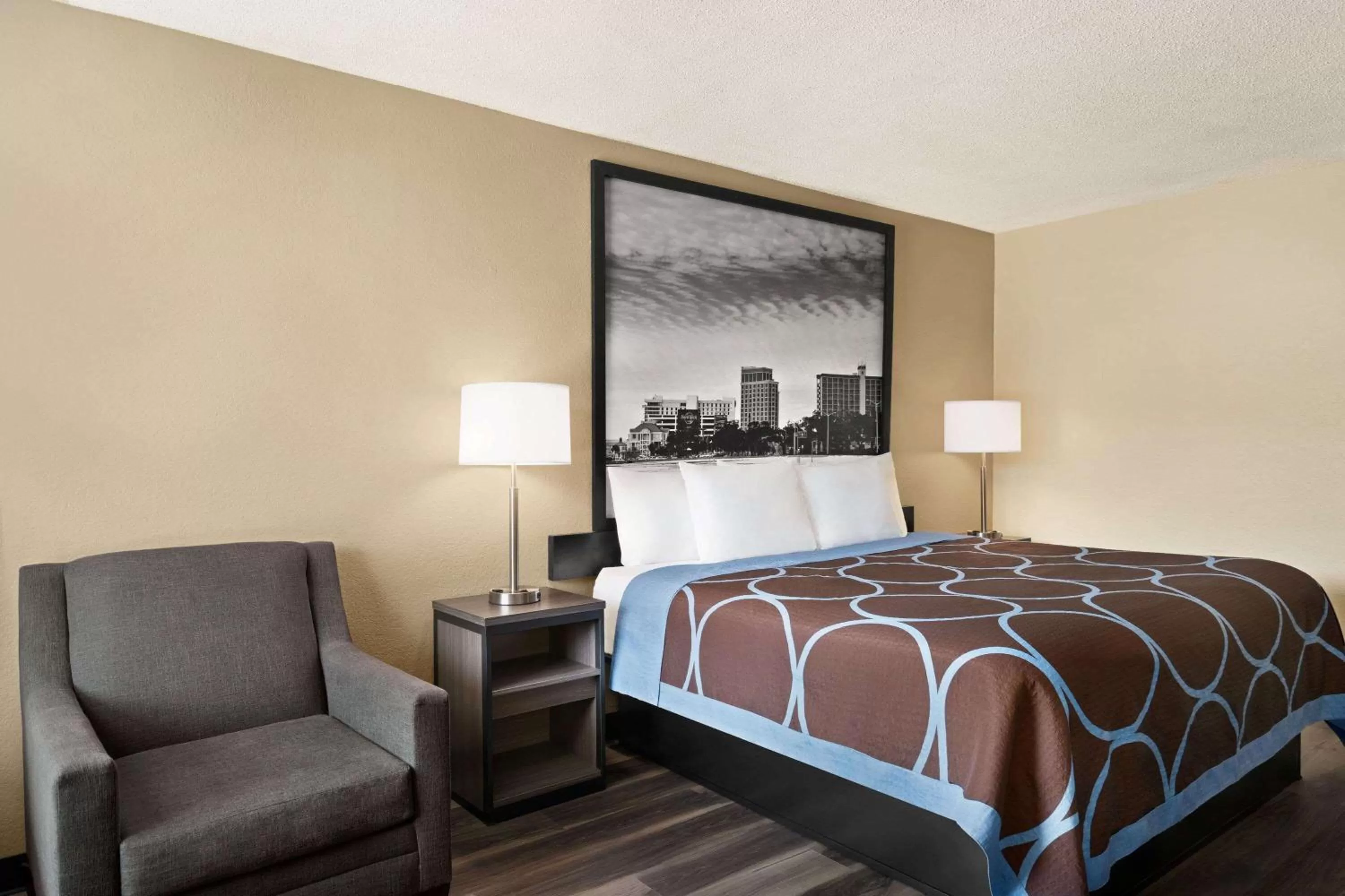 Bedroom, Bed in Super 8 by Wyndham Gulfport Airport NW Near Biloxi