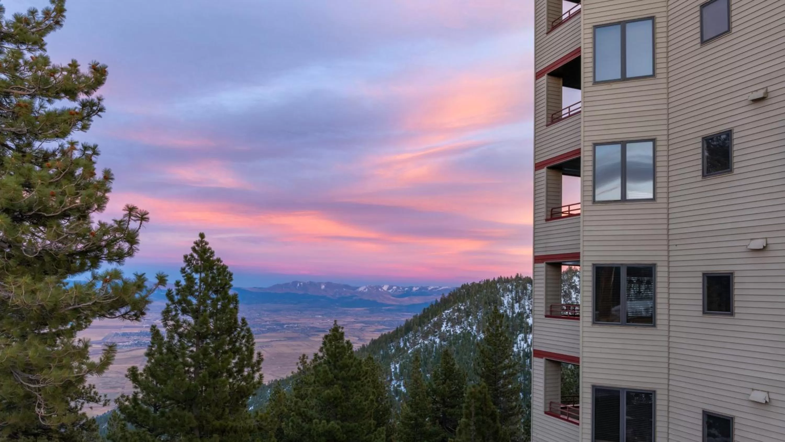 Property building in Holiday Inn Club Vacations - Tahoe Ridge Resort