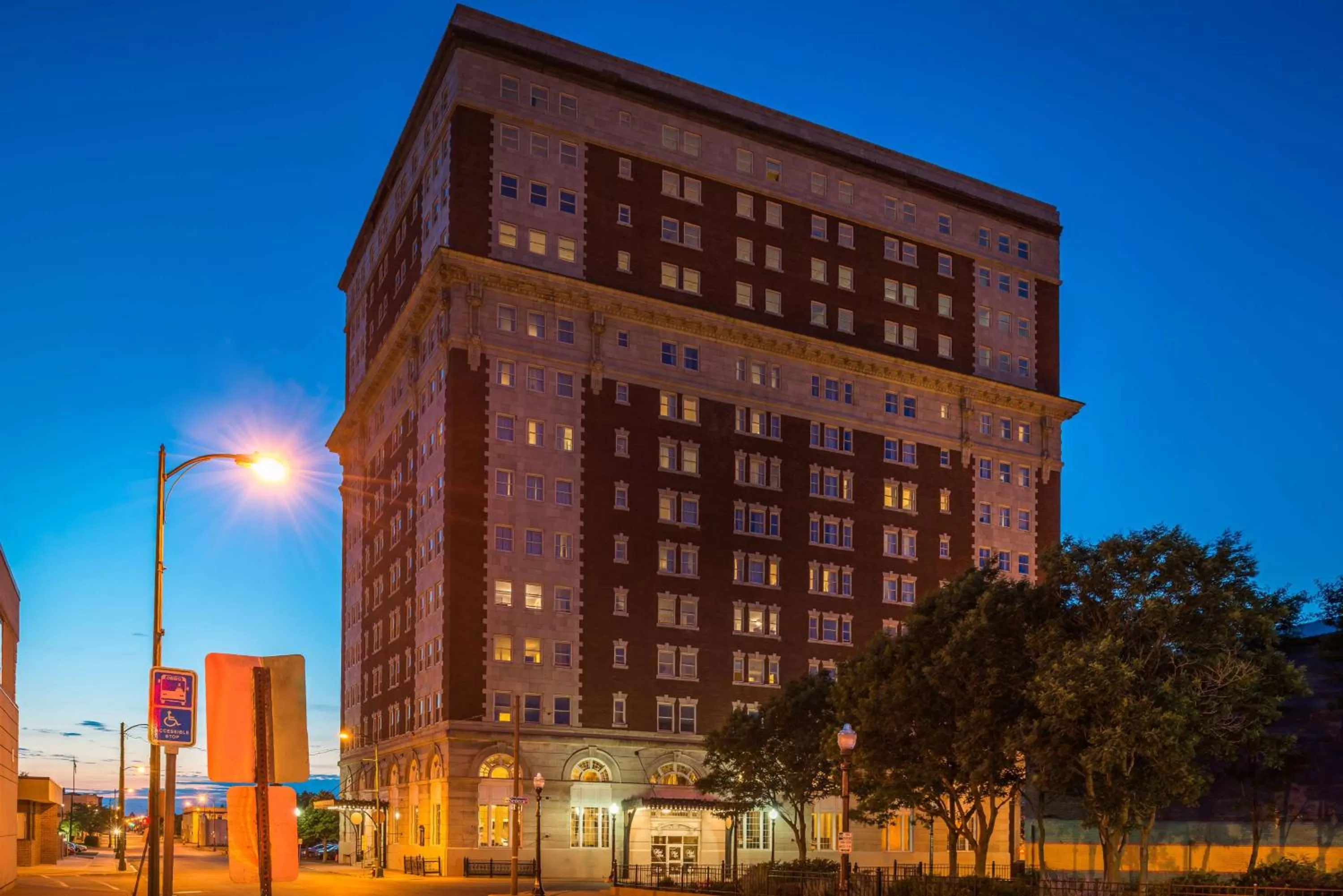 Property building in DoubleTree by Hilton Utica