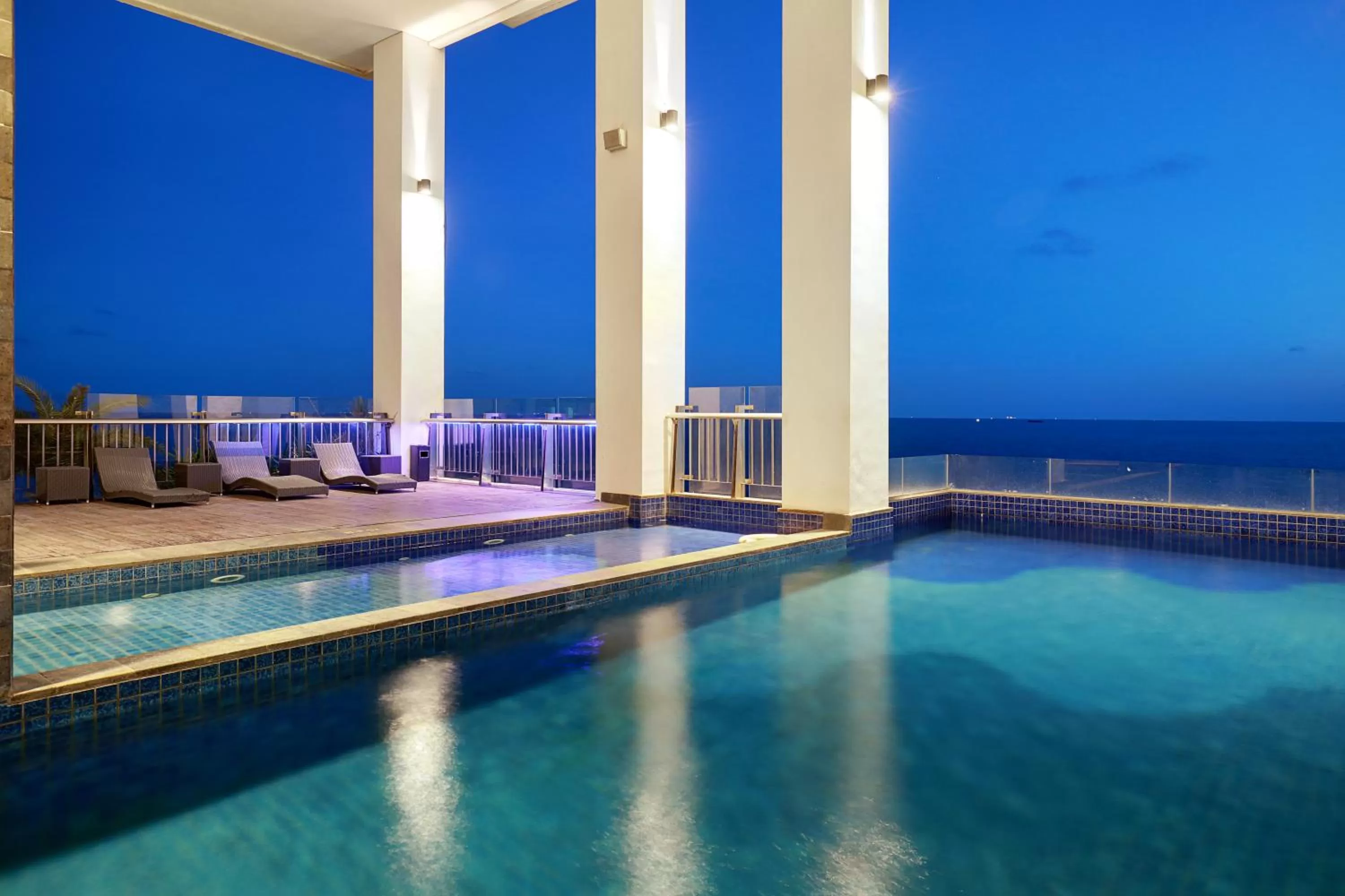 Swimming pool in Swiss-Belhotel Balikpapan