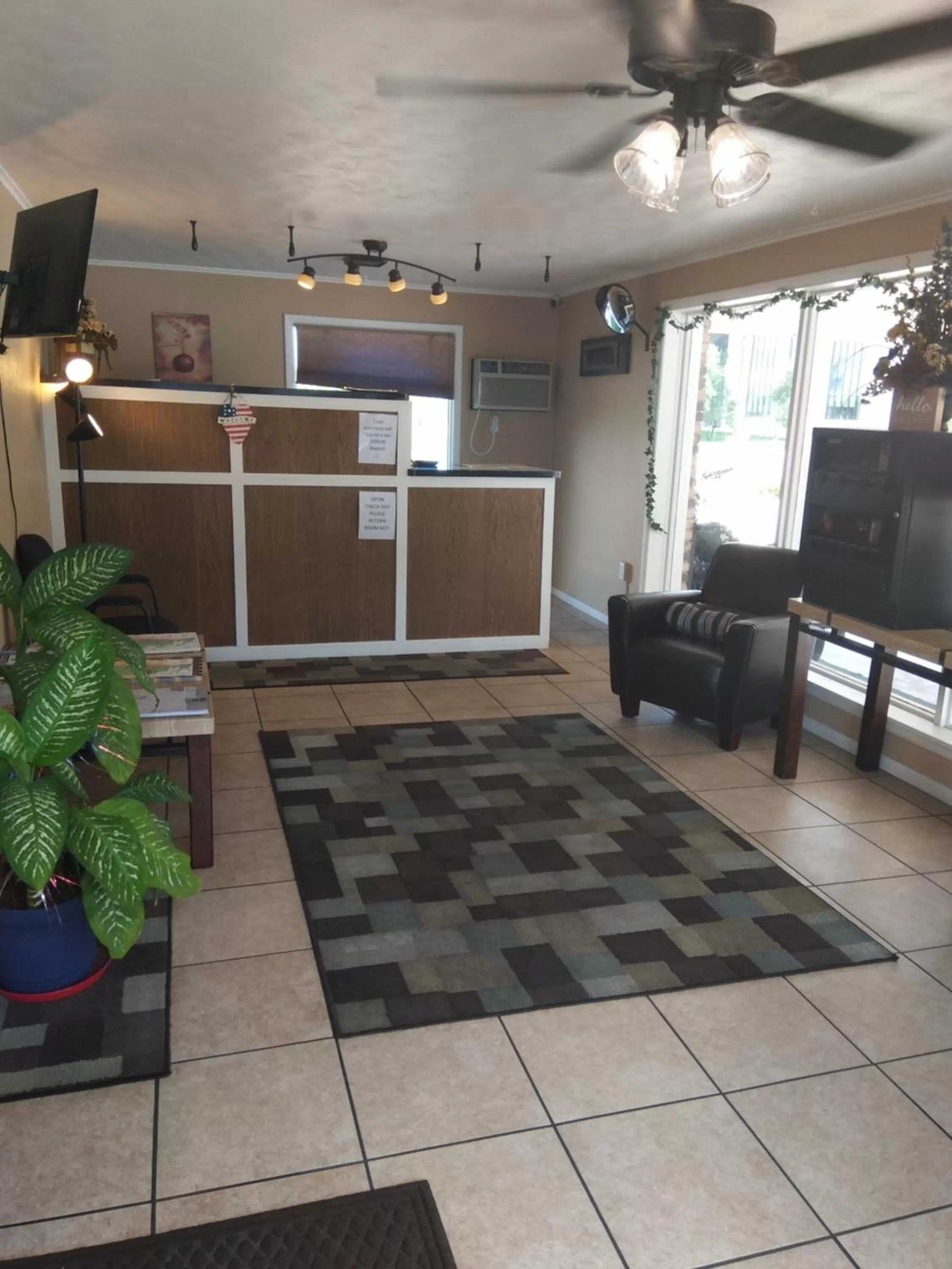 Lobby or reception in Town House Motel