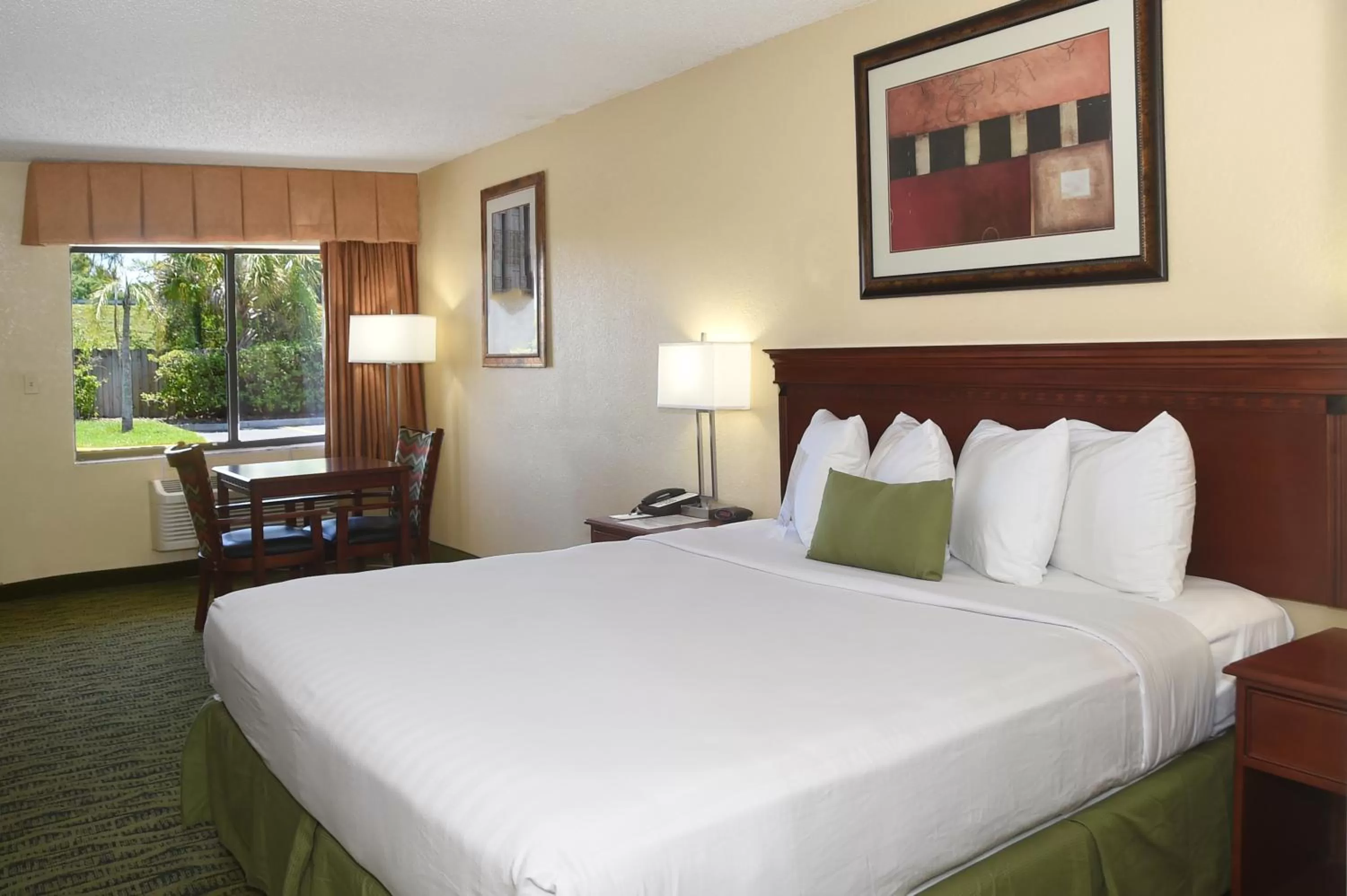 King Suite with Sofa Bed - Non-Smoking in Baymont by Wyndham Orlando East