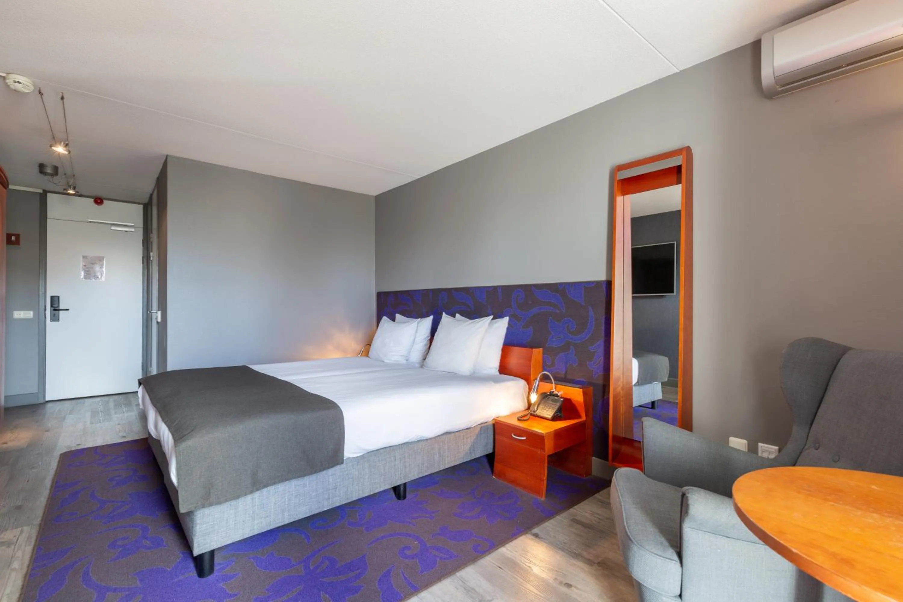 Bedroom, Bed in Amrâth Berghotel Amersfoort