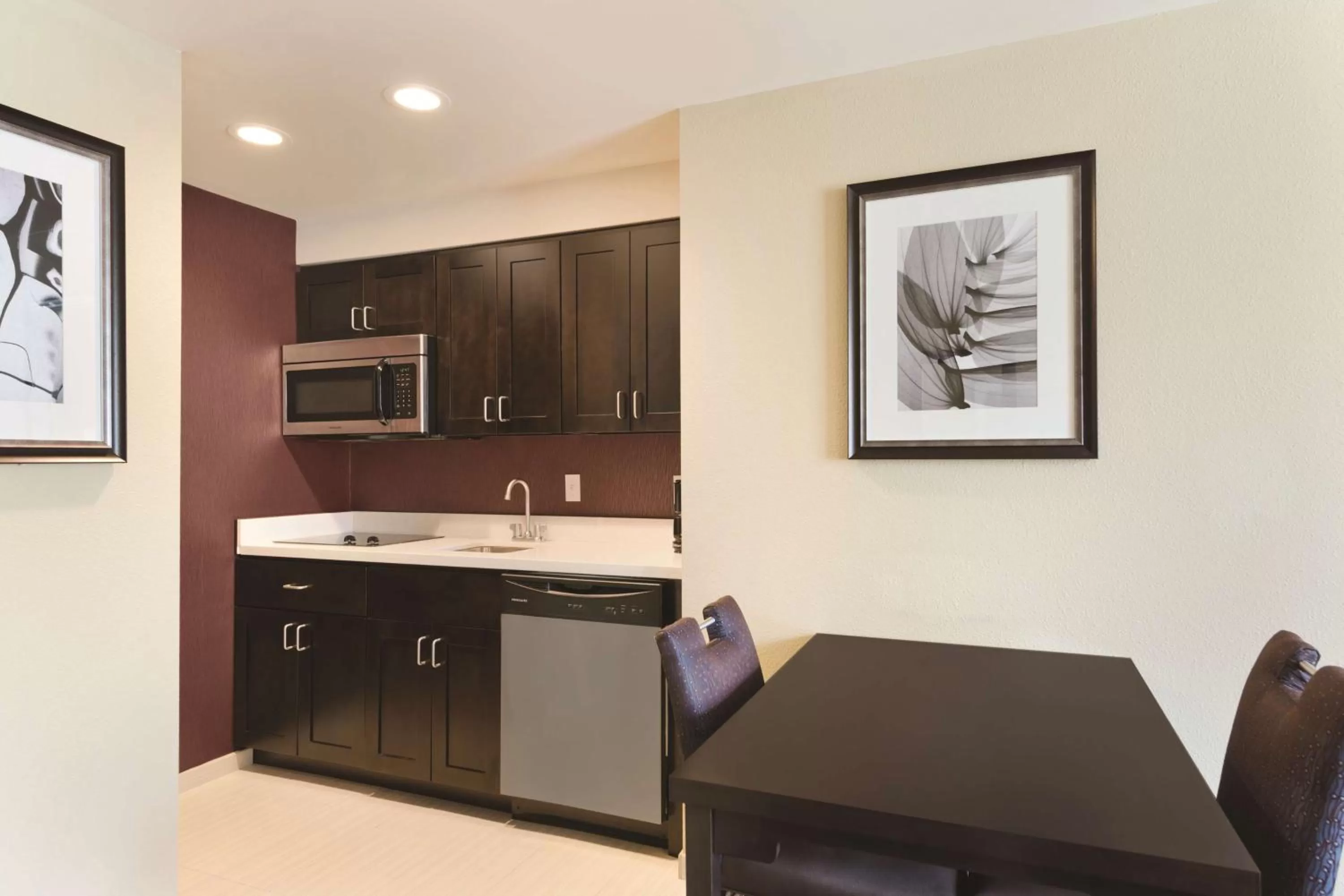 Kitchen or kitchenette in Homewood Suites Mobile