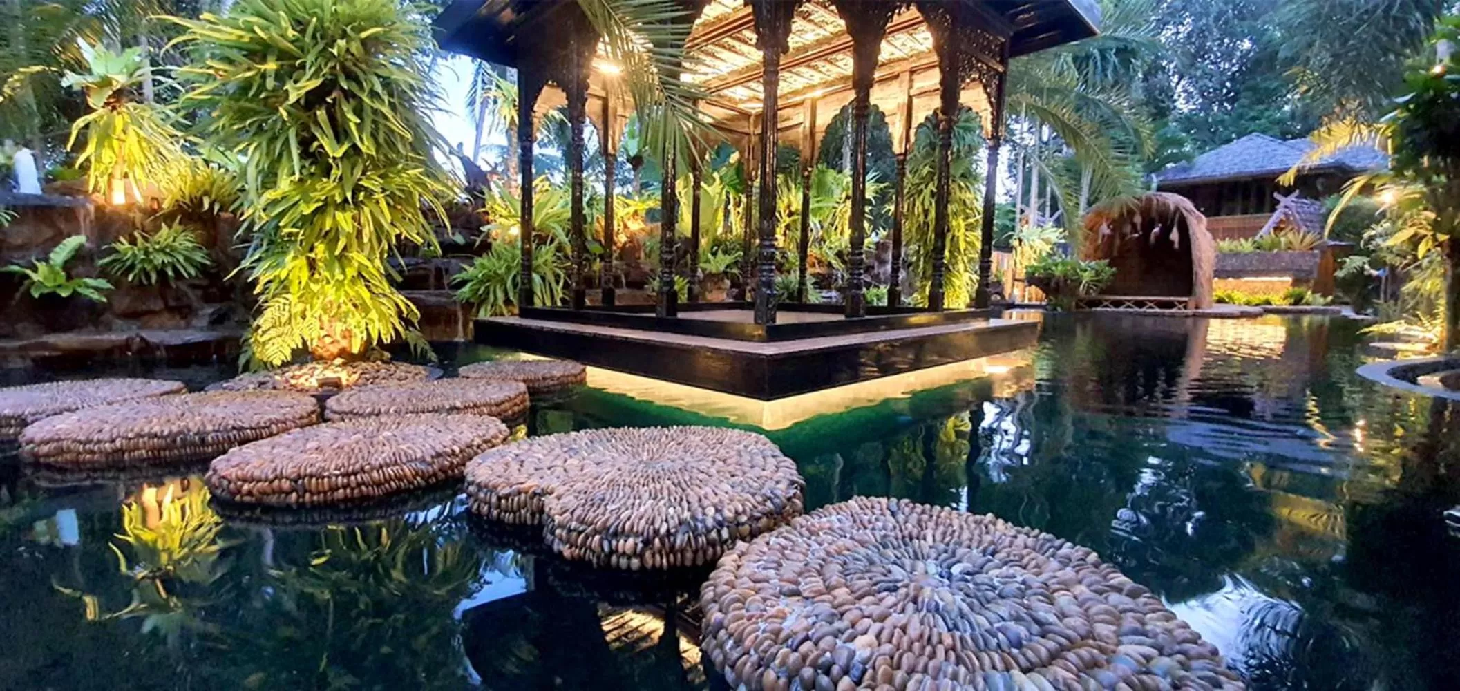 Swimming pool in Baan Habeebee Resort