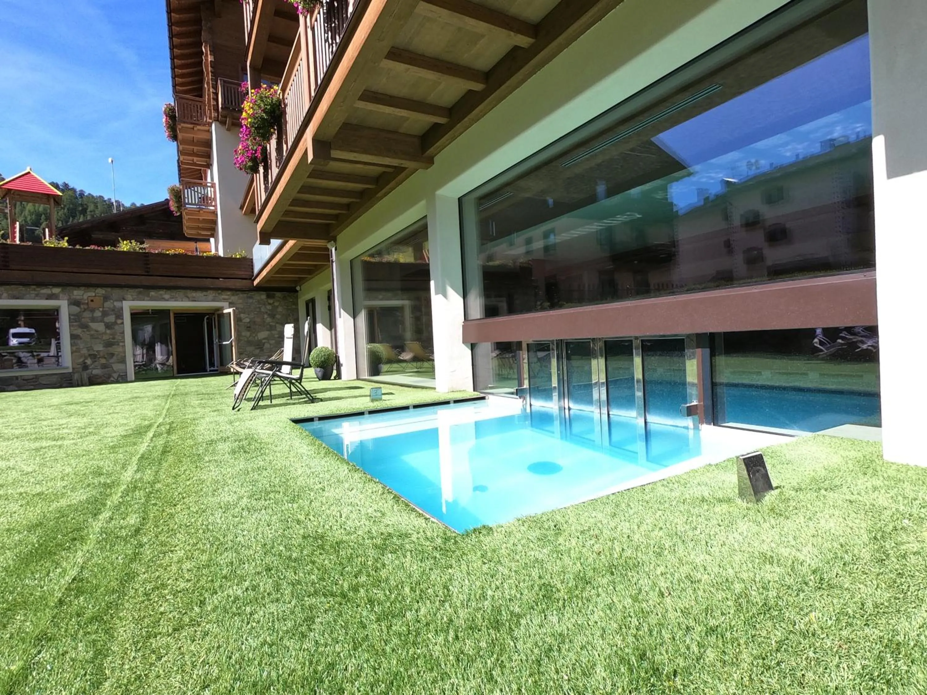 Swimming pool in Francesin Active Hotel