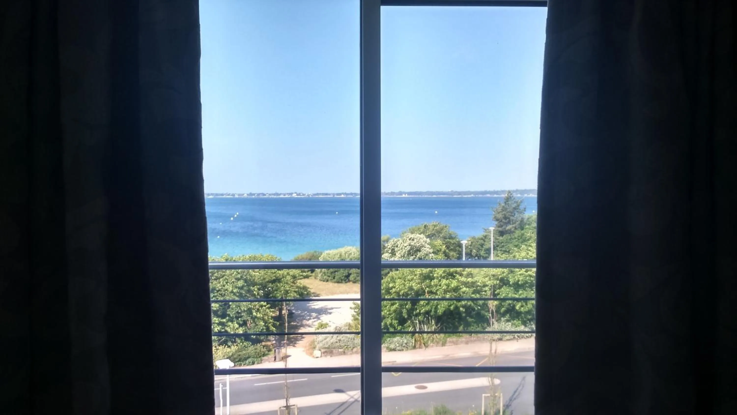 Junior Suite with Seaview or lateral Seaview in Thalasso Concarneau Spa Marin Resort