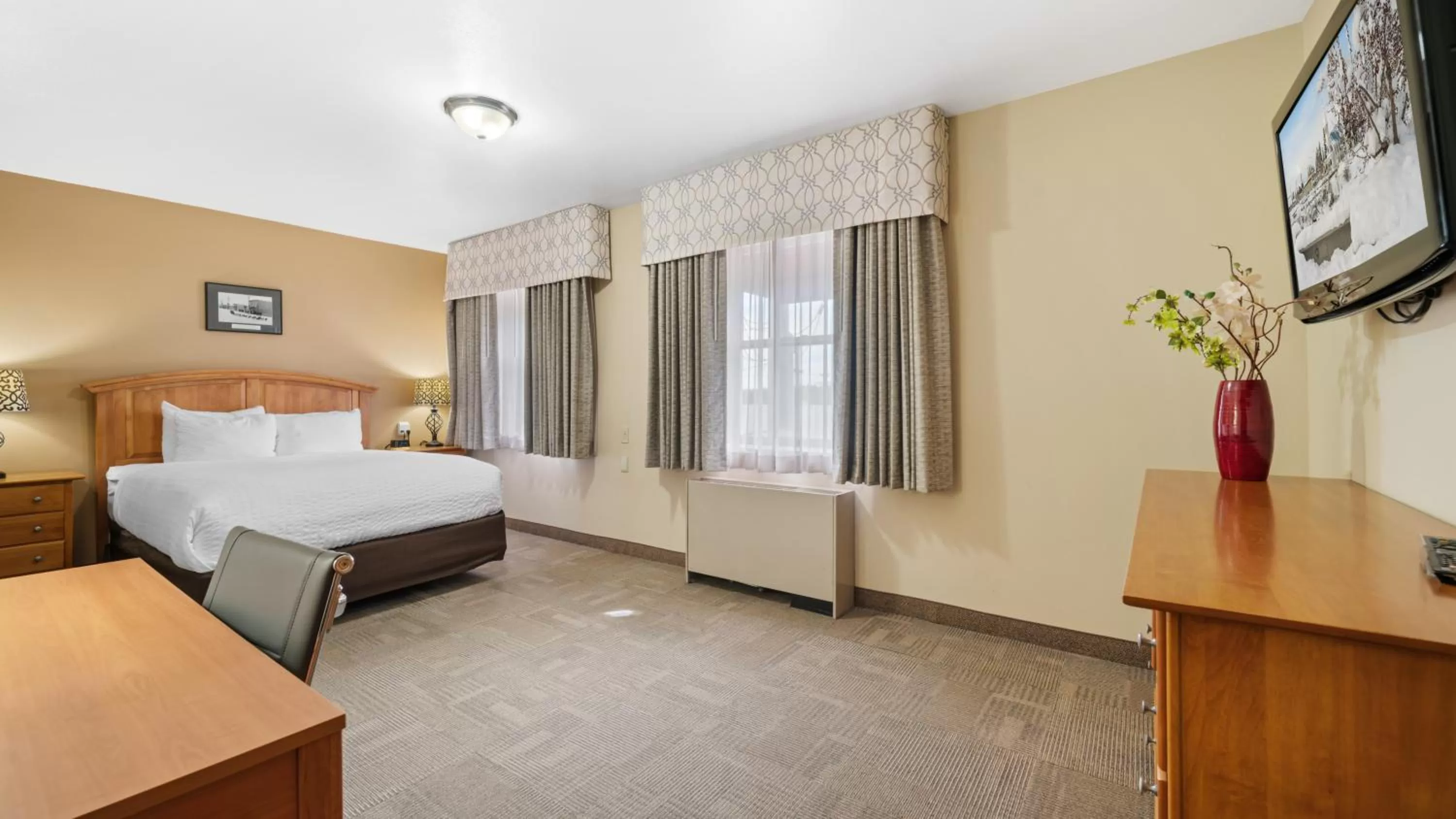 VIP, Bed in Clarion Hotel & Suites Fairbanks near Ft Wainwright
