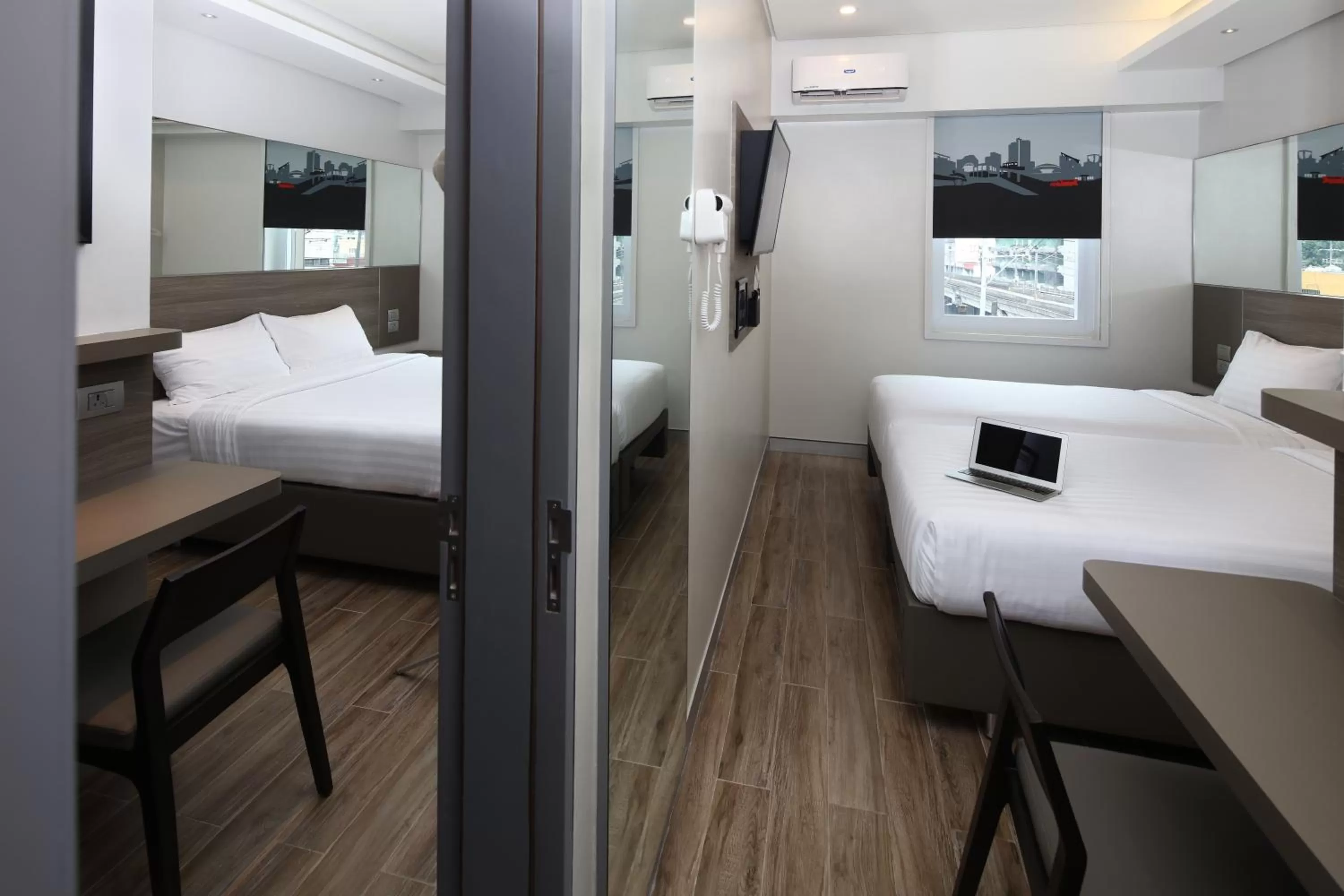 Photo of the whole room, Bed in Red Planet Cubao Aurora Boulevard