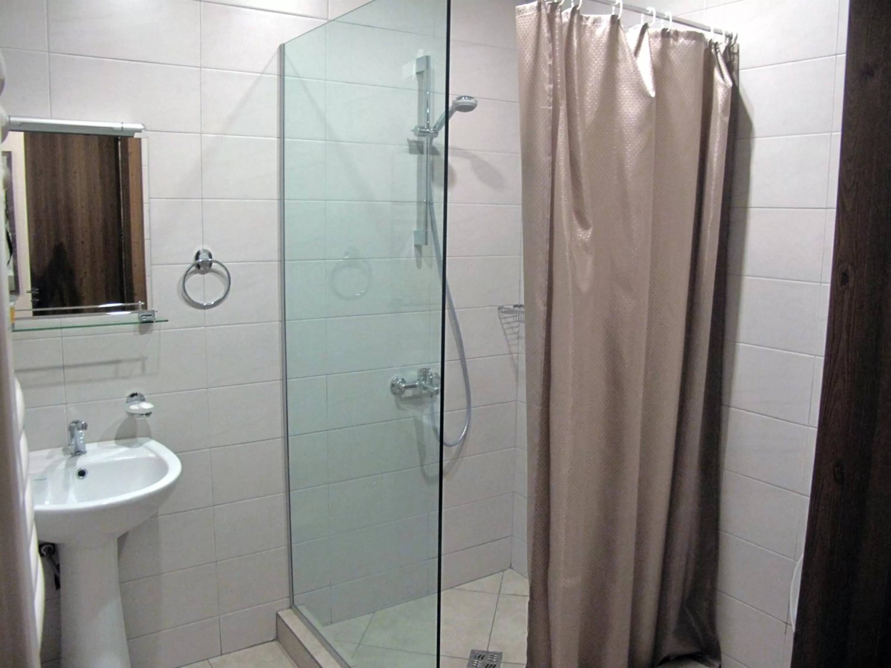 Shower in Hotel Nabadi