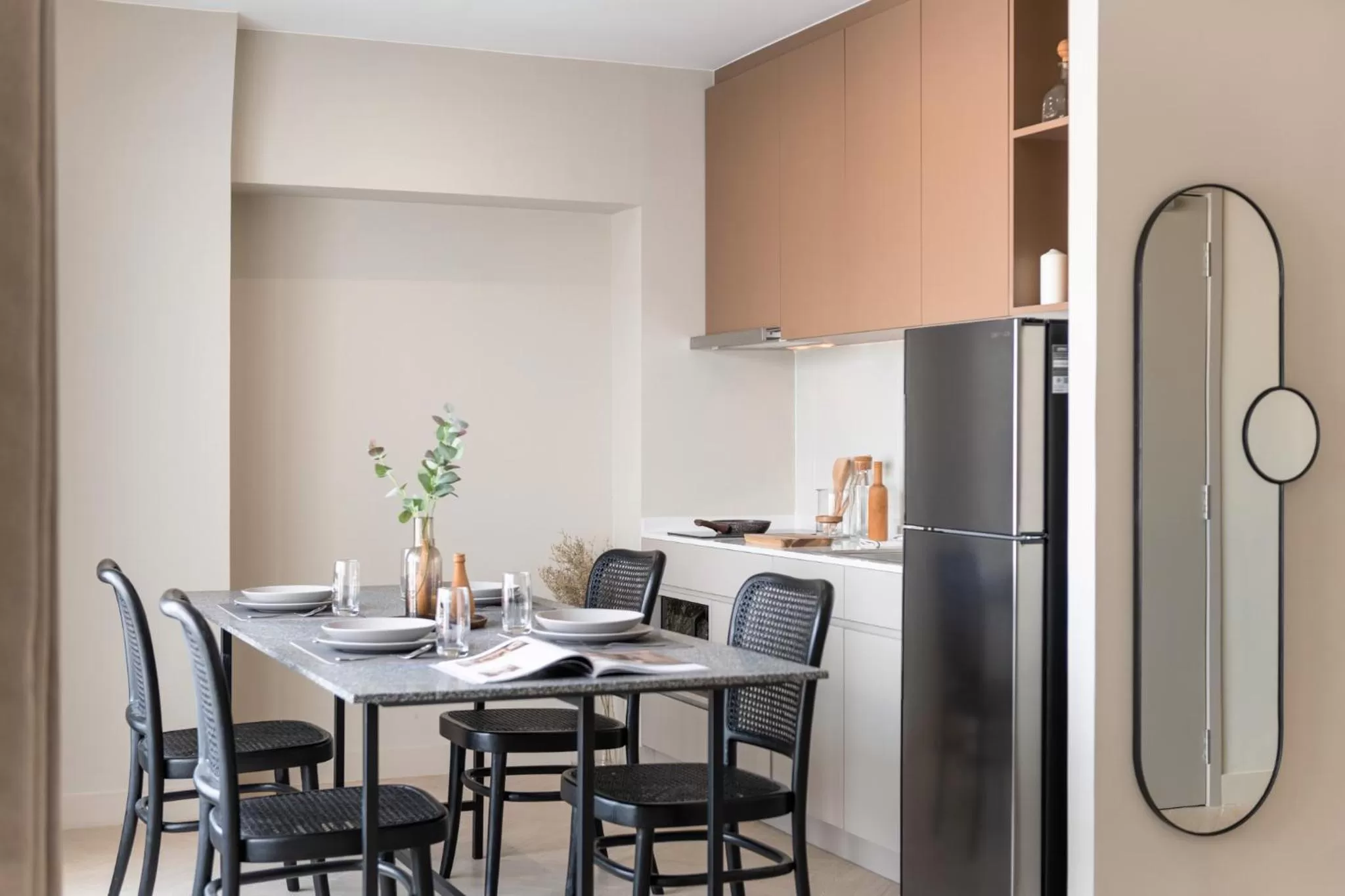 Kitchen or kitchenette, Dining Area in GLOW Sukhumvit 71