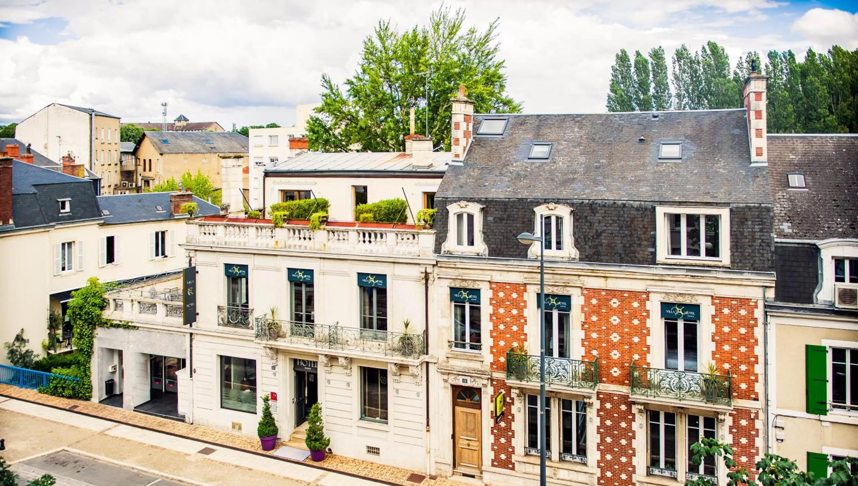 Property building in Logis Villa C Hôtel