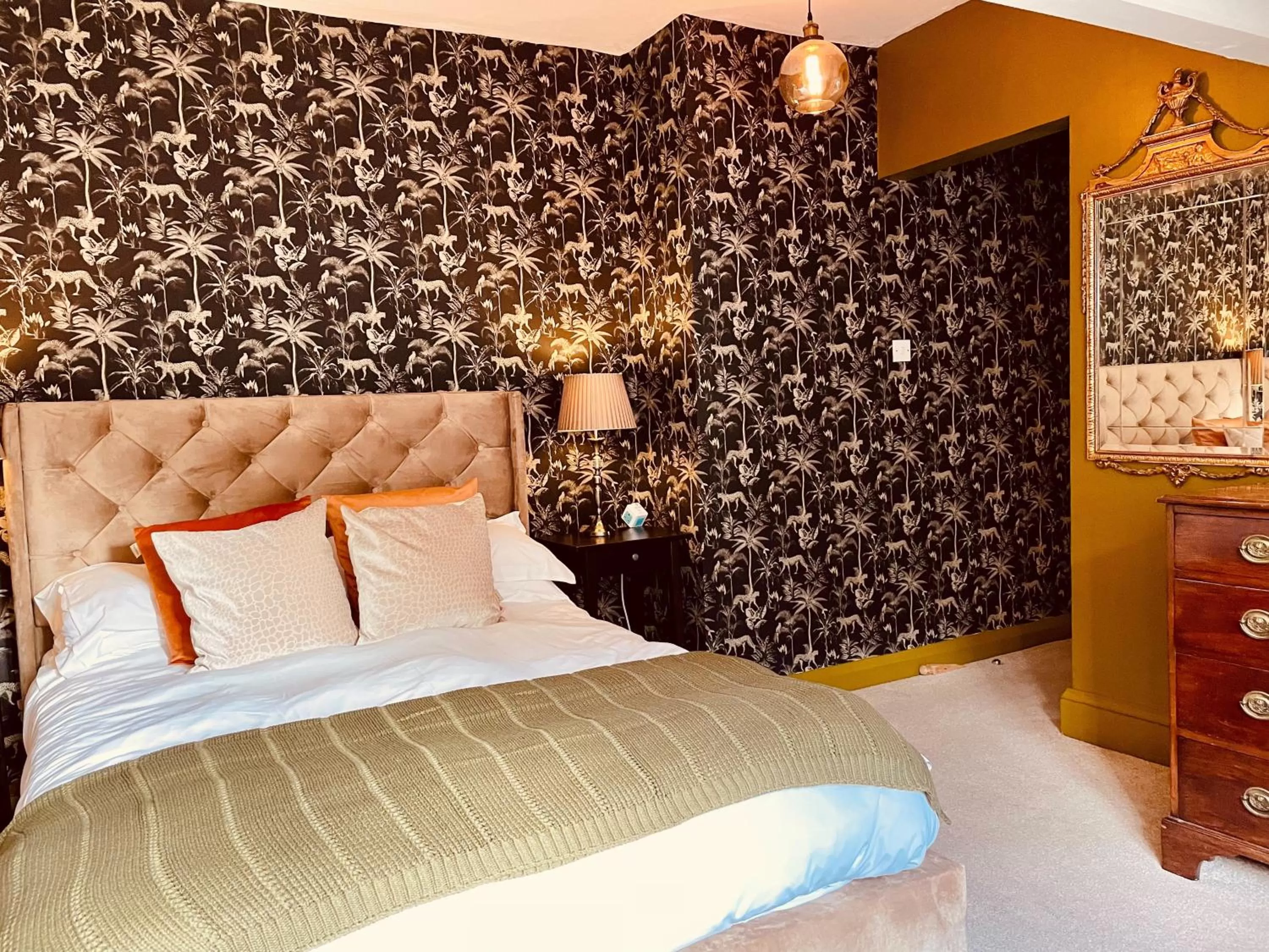 Bed in The Old Registry guest house