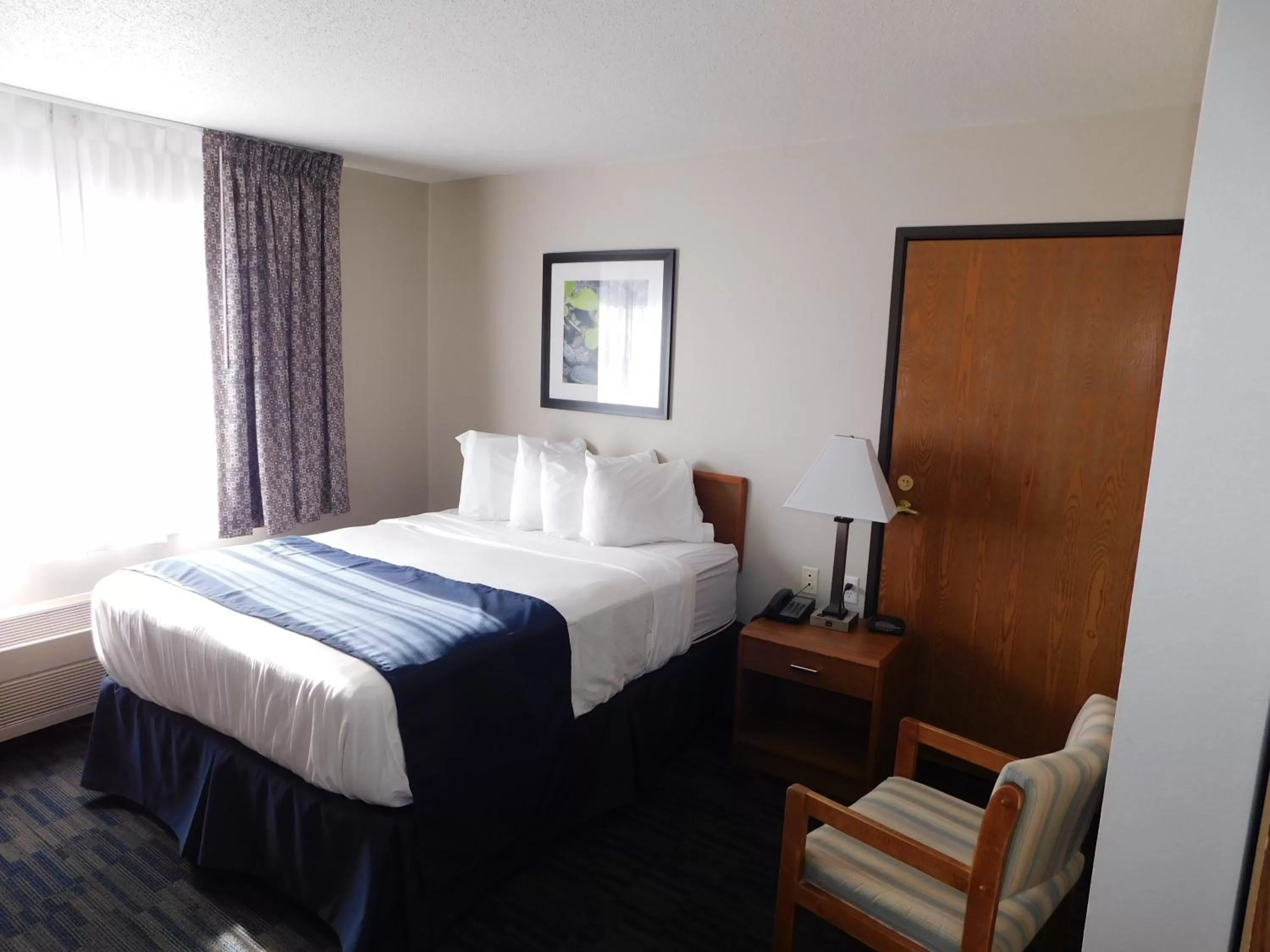 Bed in Northwoods Best Inn - Chetek