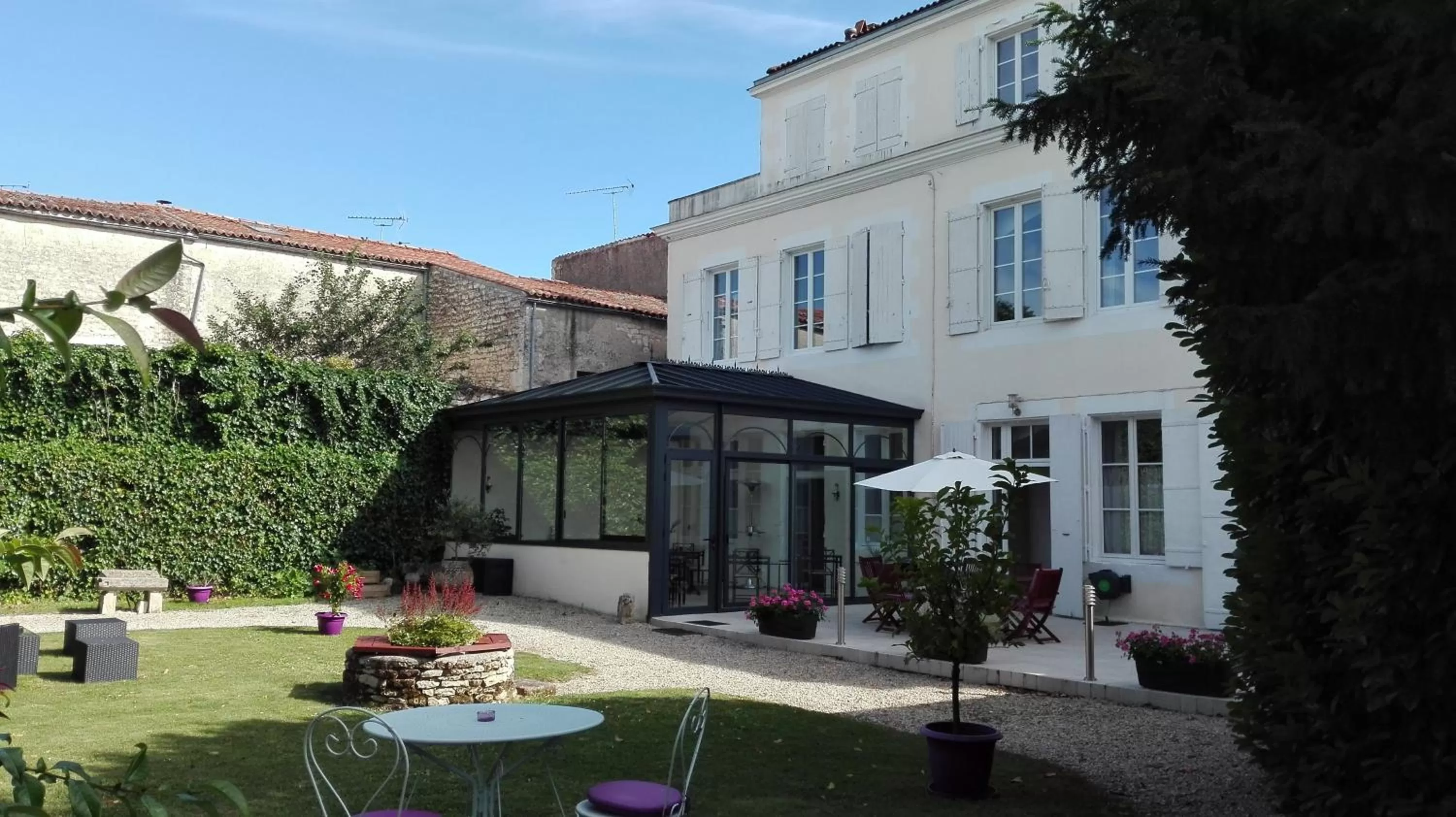 Garden view, Property Building in H de Surgères