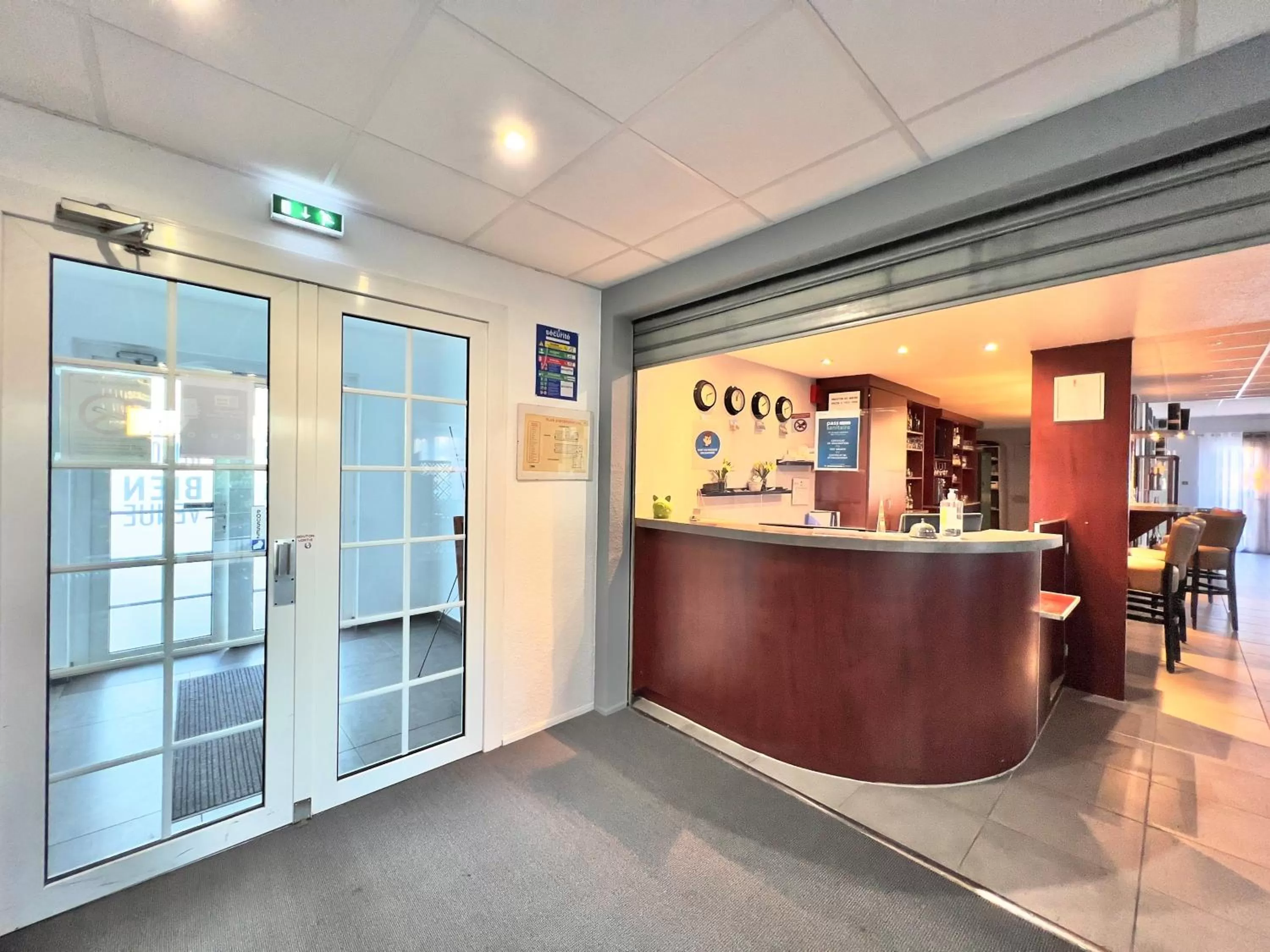 Lobby or reception in Kyriad Direct Reims Bezannes