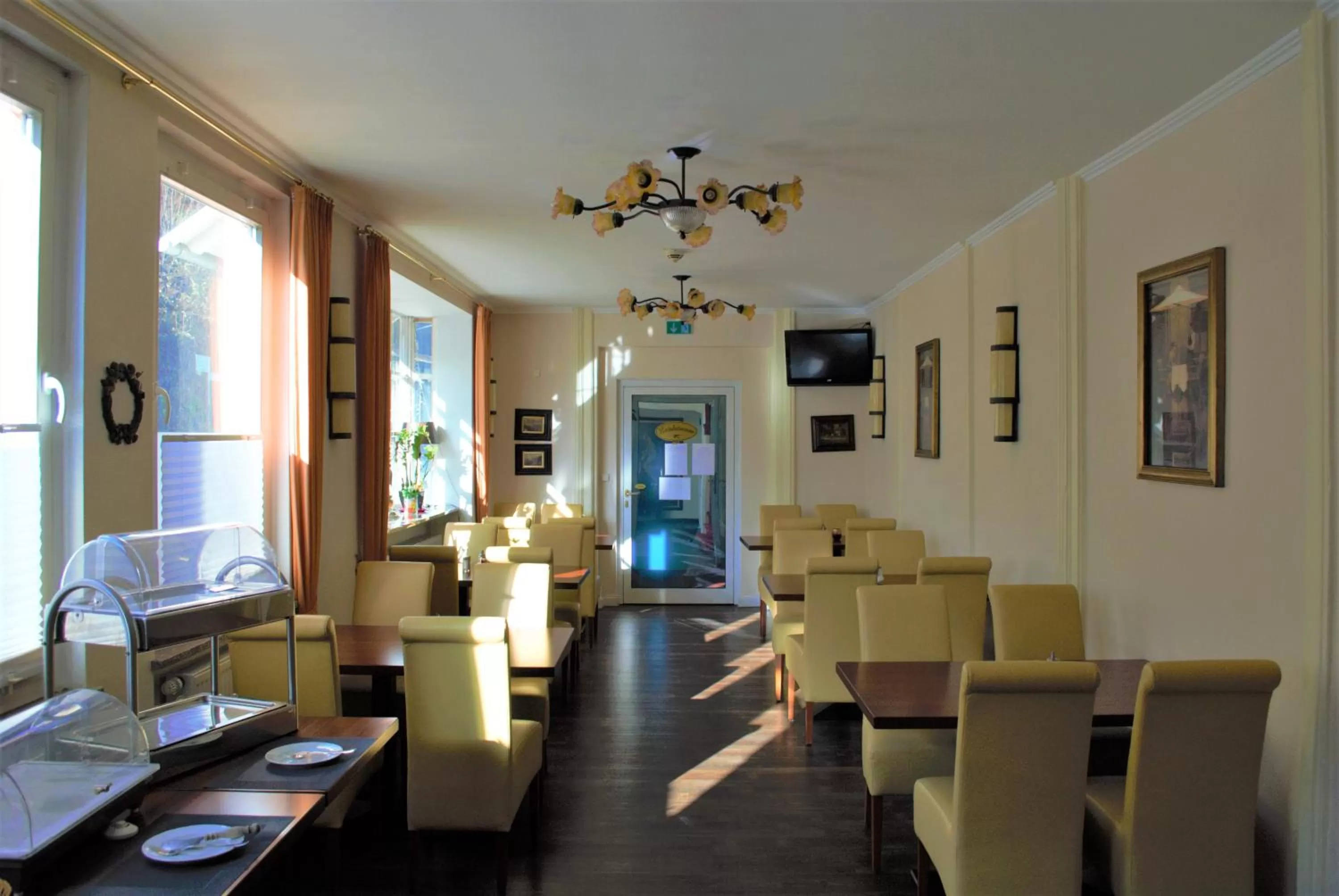 Restaurant/places to eat in Hotel am Bahnhof