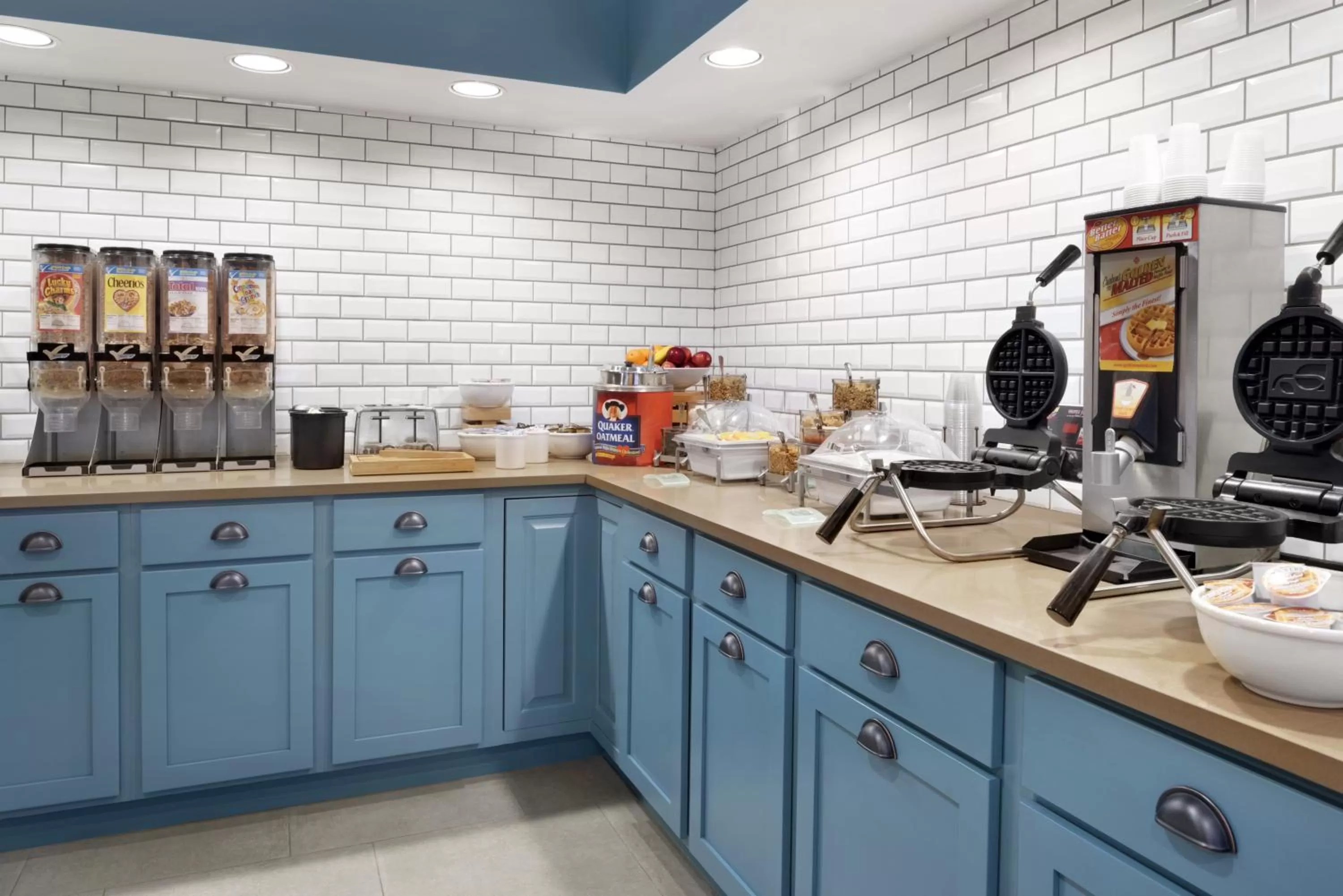 Food and drinks in Country Inn & Suites by Radisson, Houghton, MI