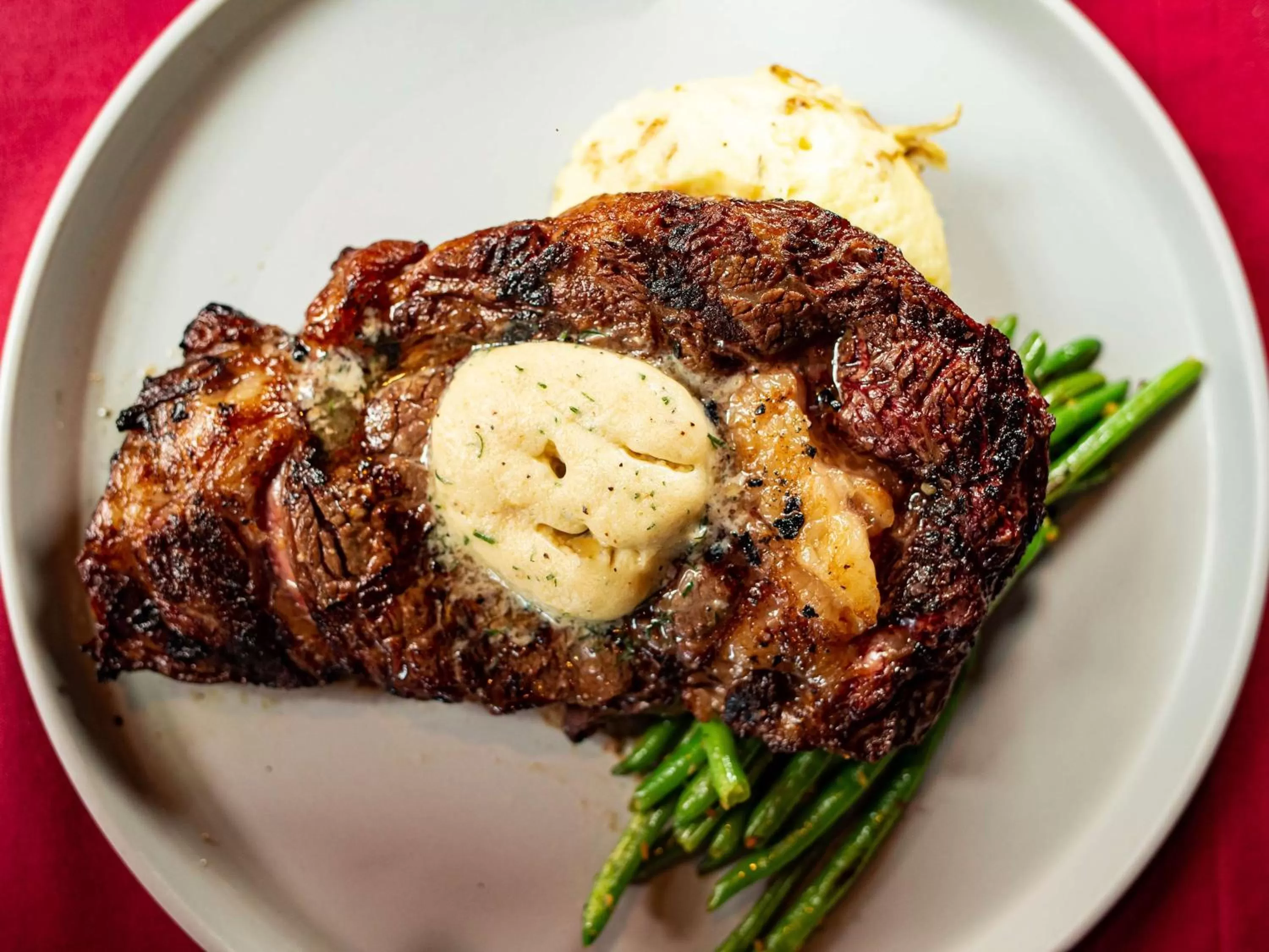 Restaurant/places to eat in DoubleTree by Hilton Norfolk Airport