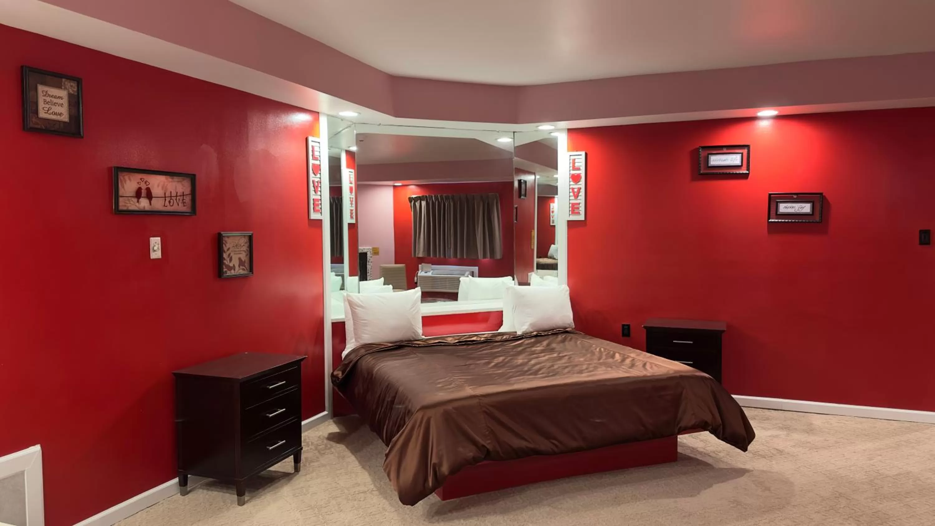 Bed in Inn of the Dove - Romantic Luxury Suites with Jacuzzi & Seasonal Fireplace at Harrisburg-Hershey-Philadelphia, PA