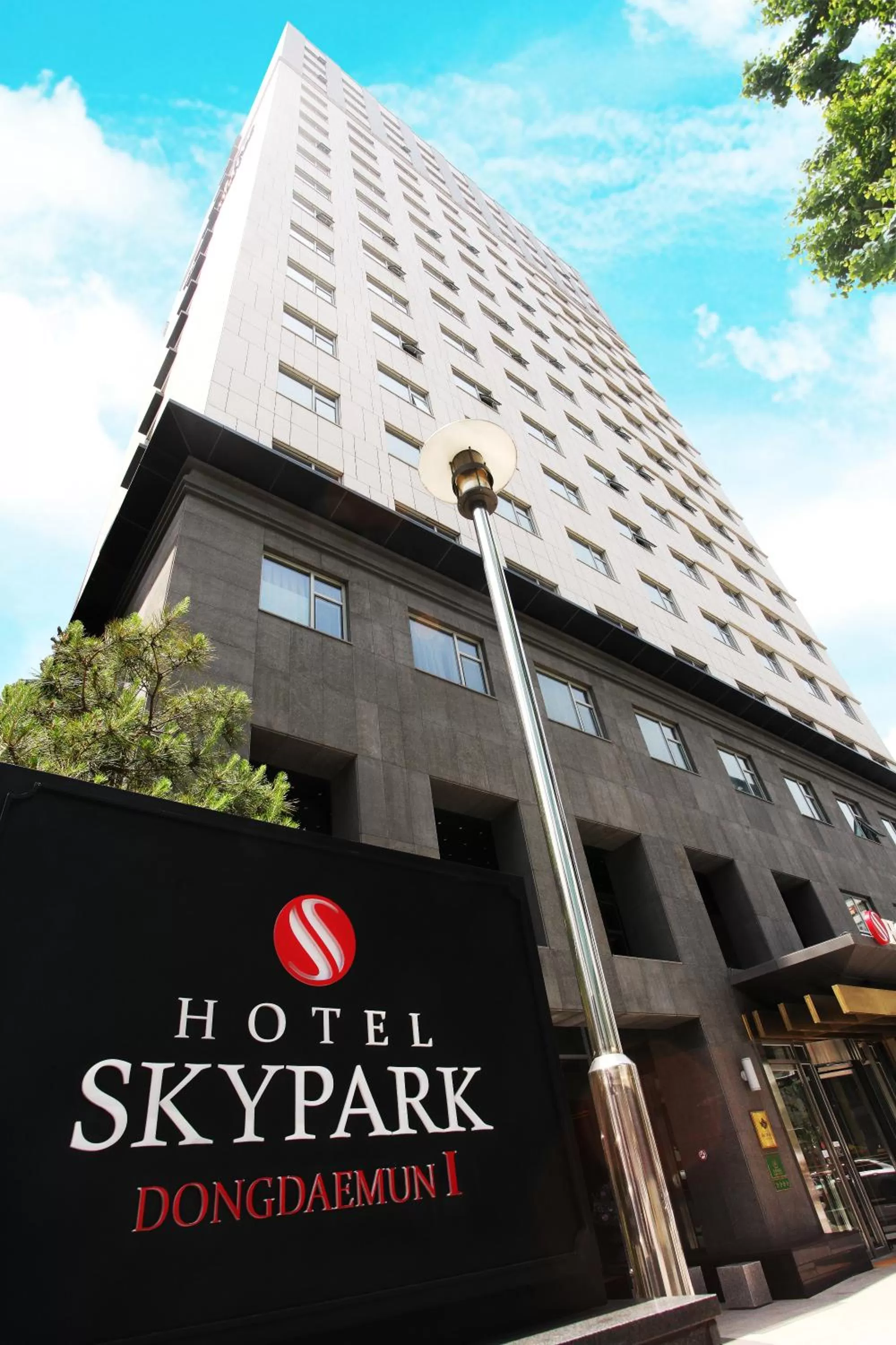 Facade/entrance in Hotel Skypark Dongdaemun I