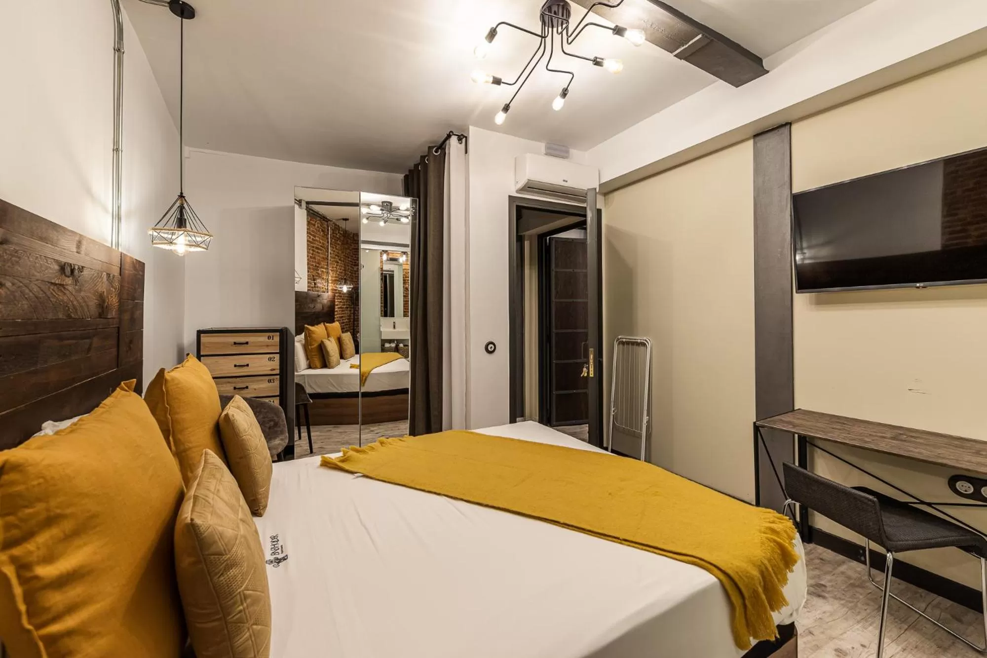 TV/Entertainment Center in BNBHolder Boutique SOL