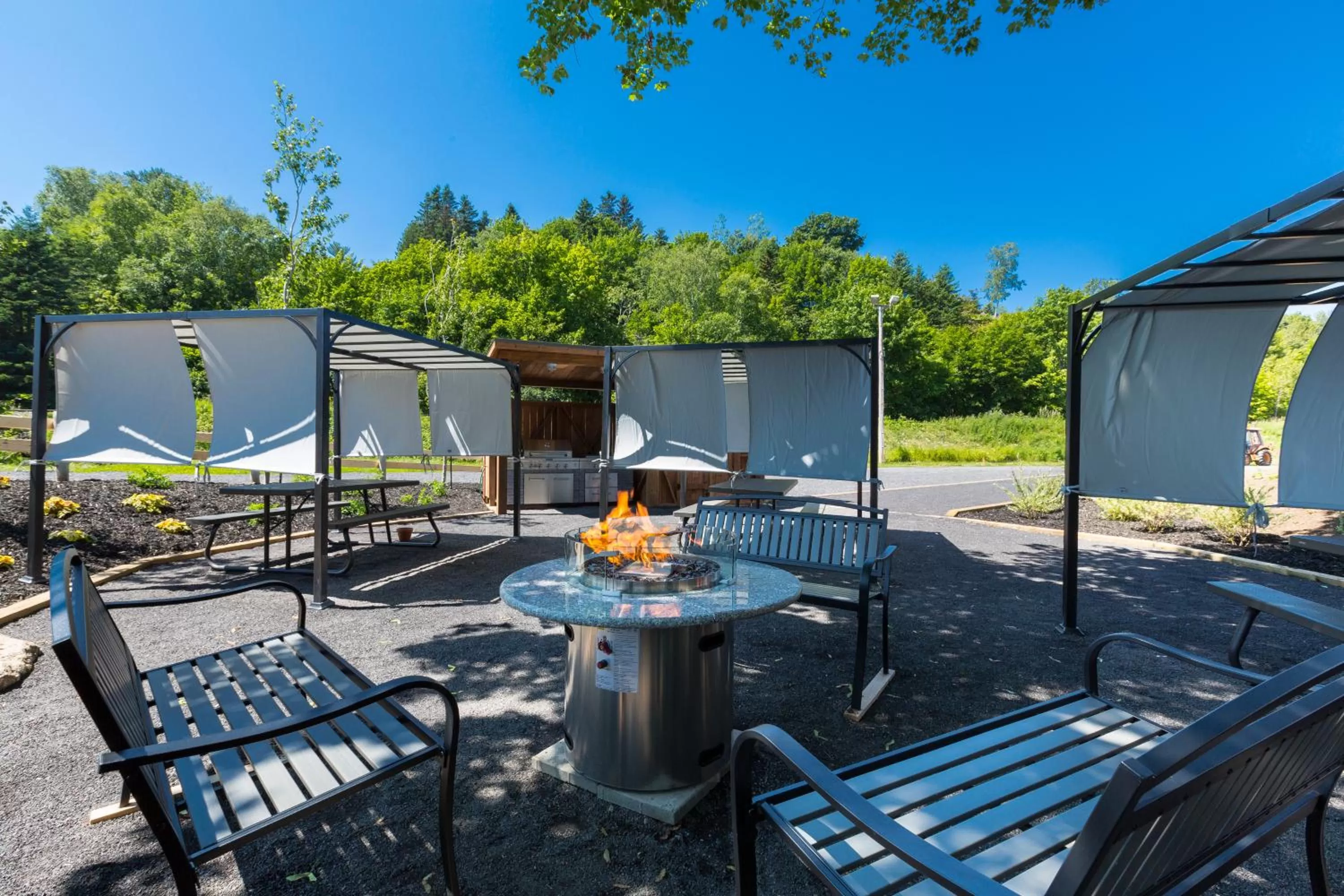 BBQ facilities in Hotel-Motel Castel de la Mer